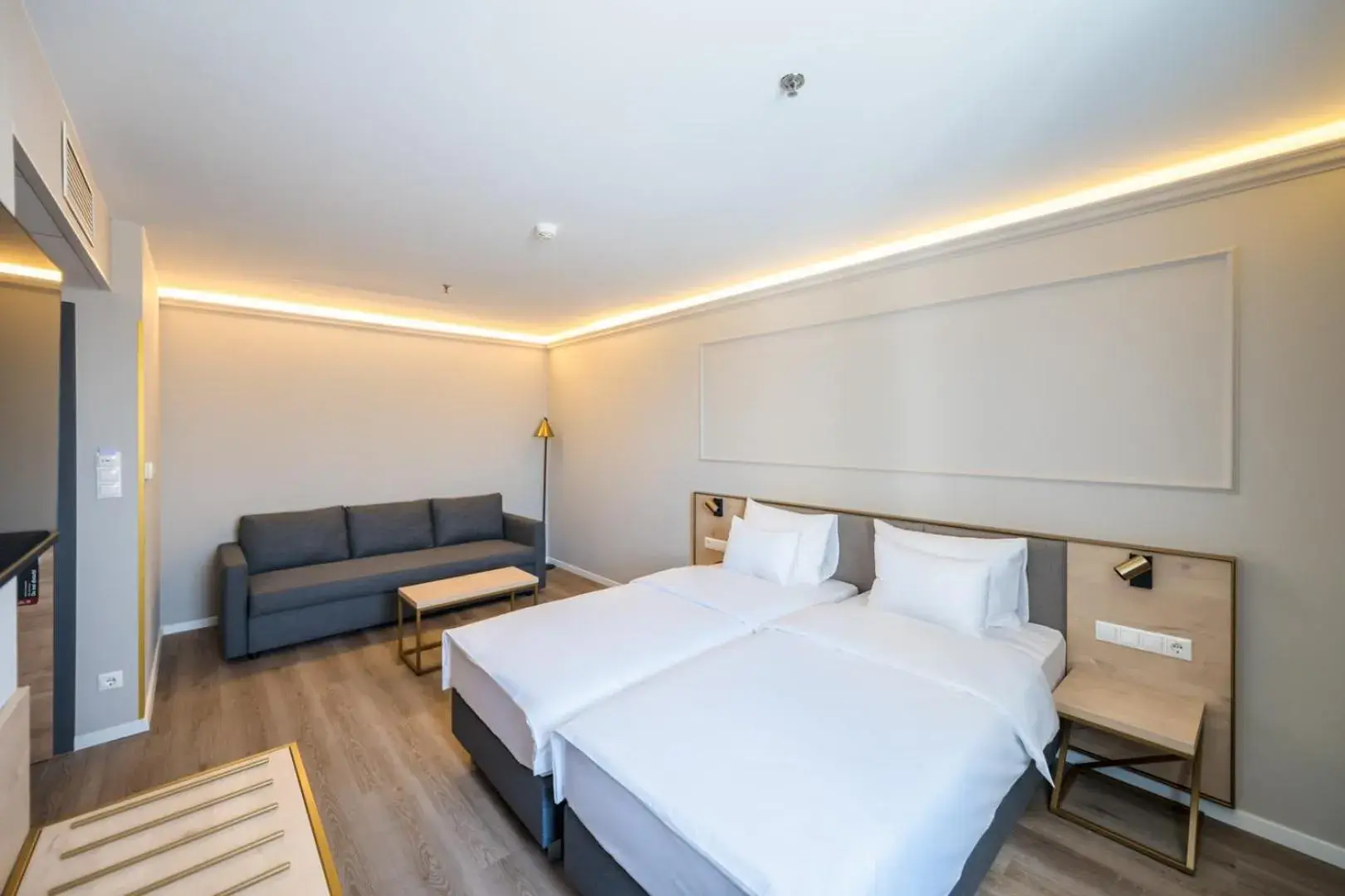 Superior Double or Twin Room in Expo Tower by Mellow Mood Hotels Superior Double or Twin Room in Expo Tower by Mellow Mood Hotels