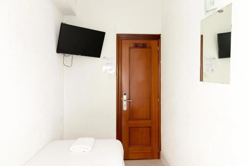 Bed in Pensión Arias