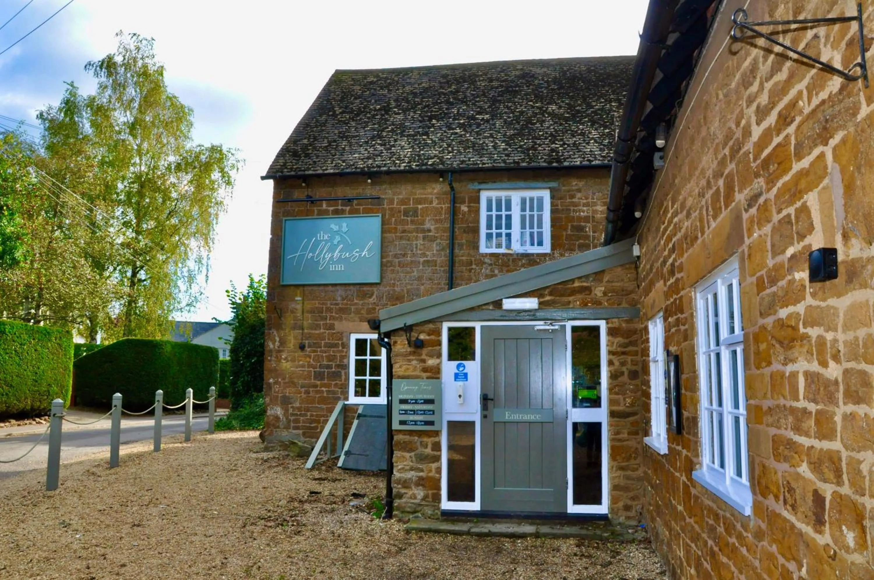 Facade/entrance in The Hollybush Inn and B&B