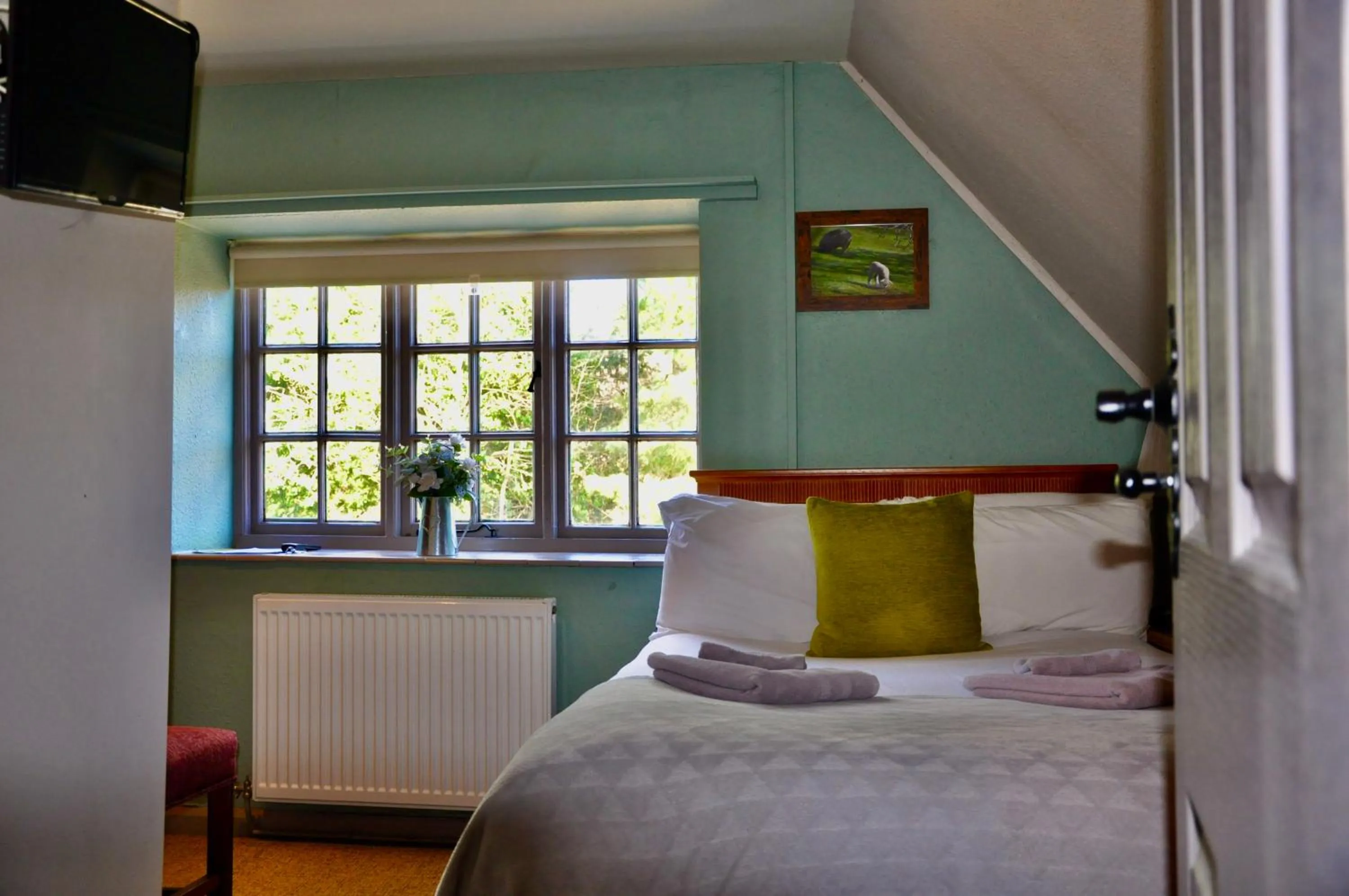 Bedroom, Bed in The Hollybush Inn and B&B
