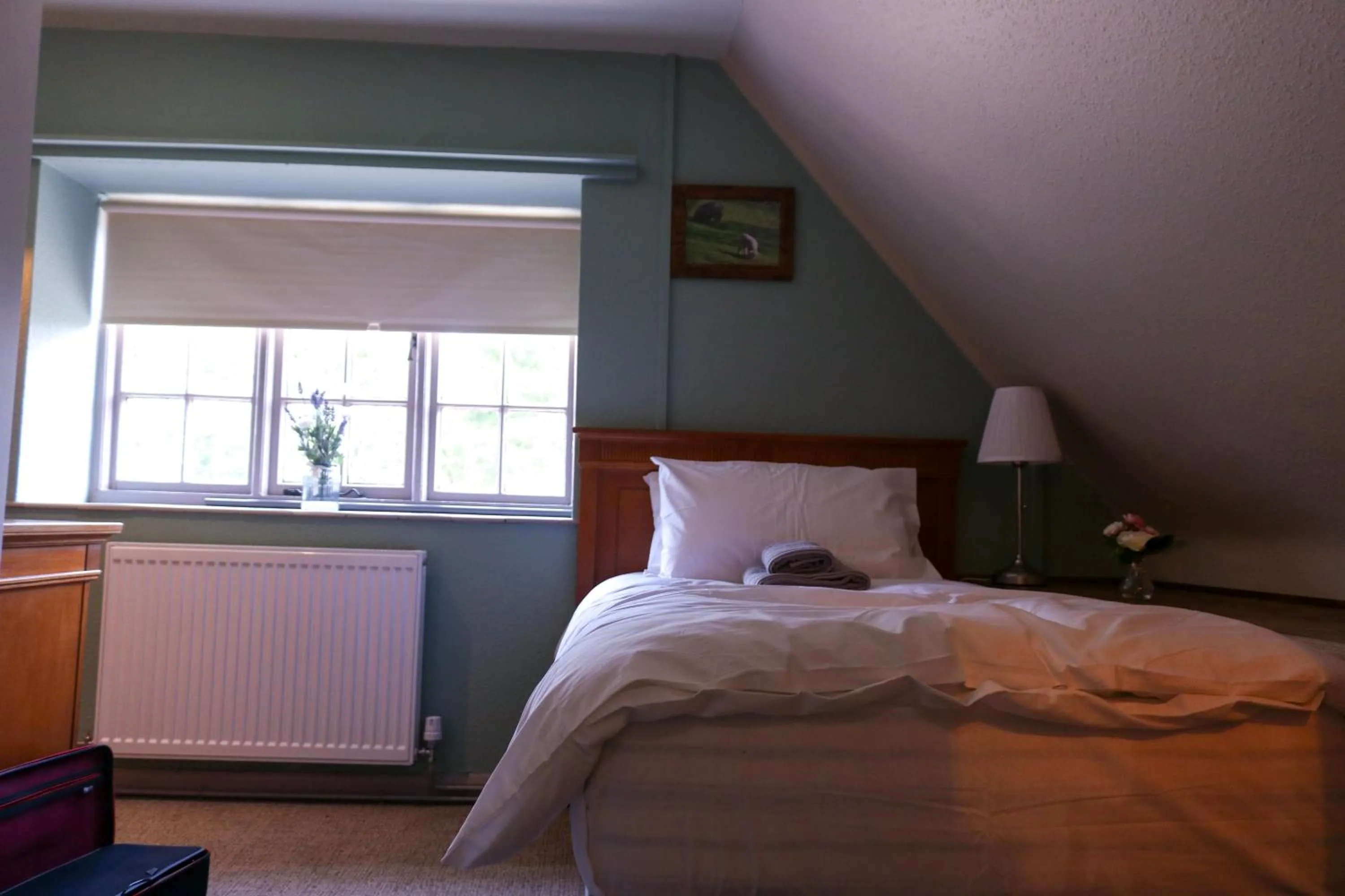 Bedroom, Bed in The Hollybush Inn and B&B