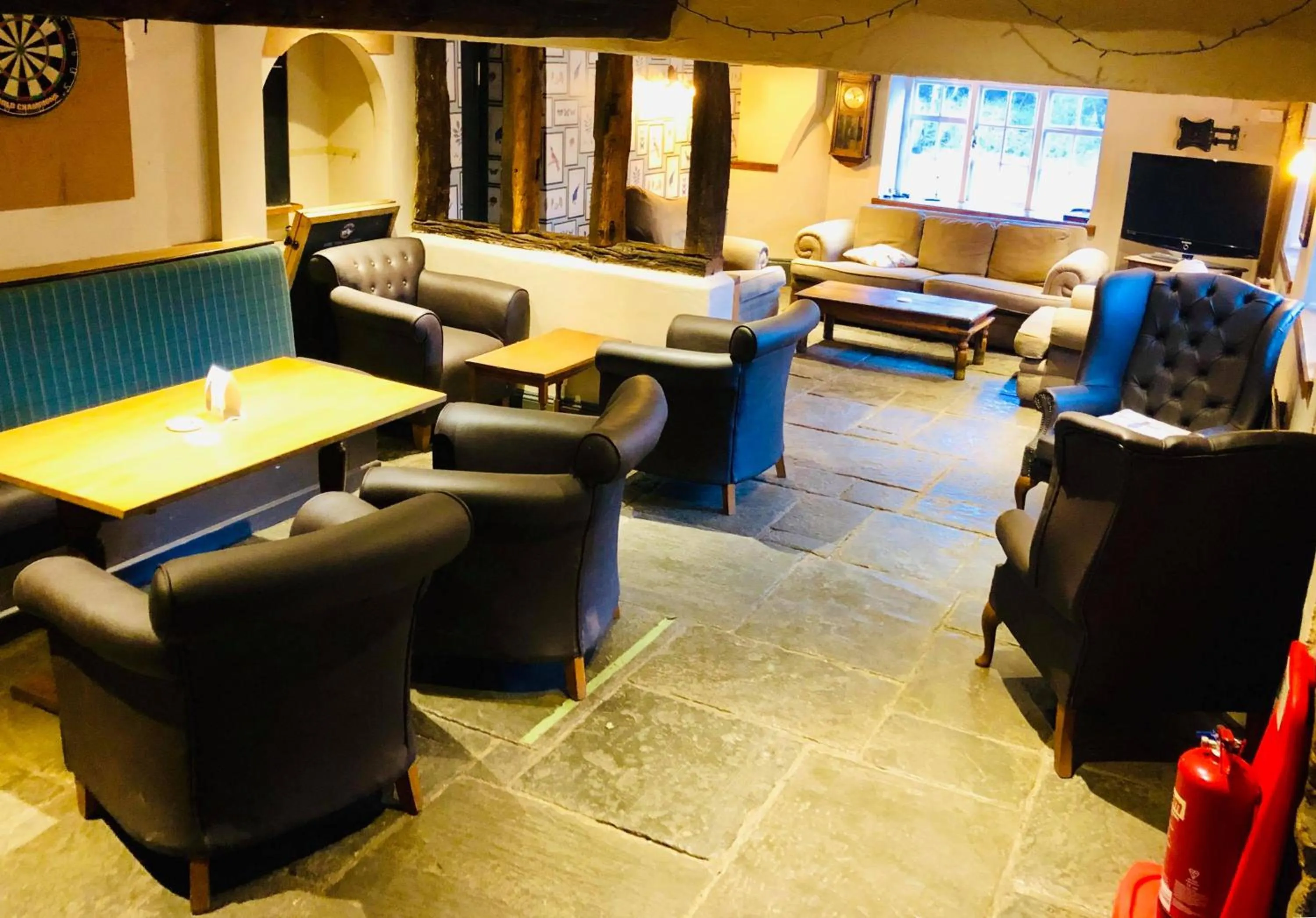 Lounge or bar in The Hollybush Inn and B&B