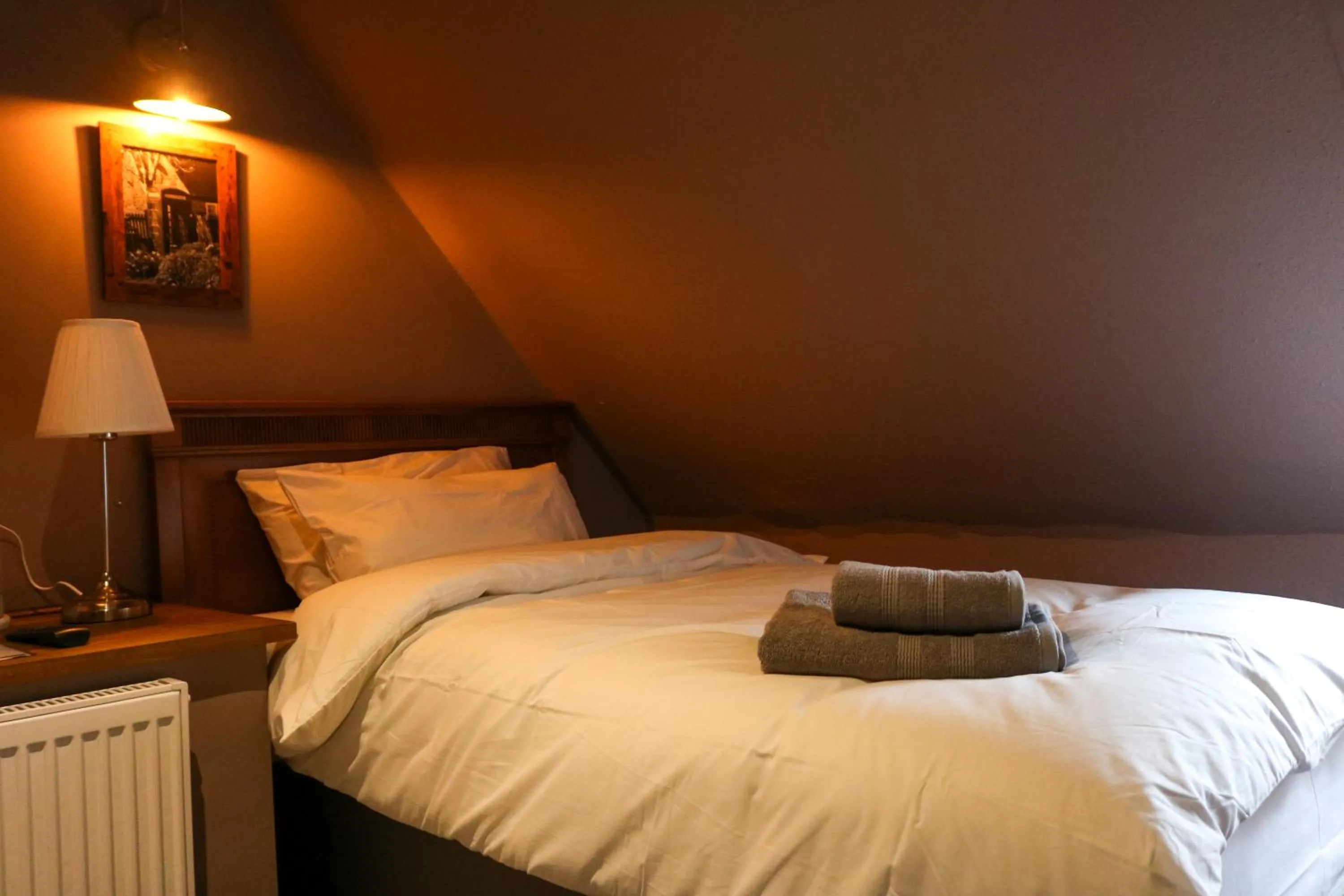 Bedroom, Bed in The Hollybush Inn and B&B