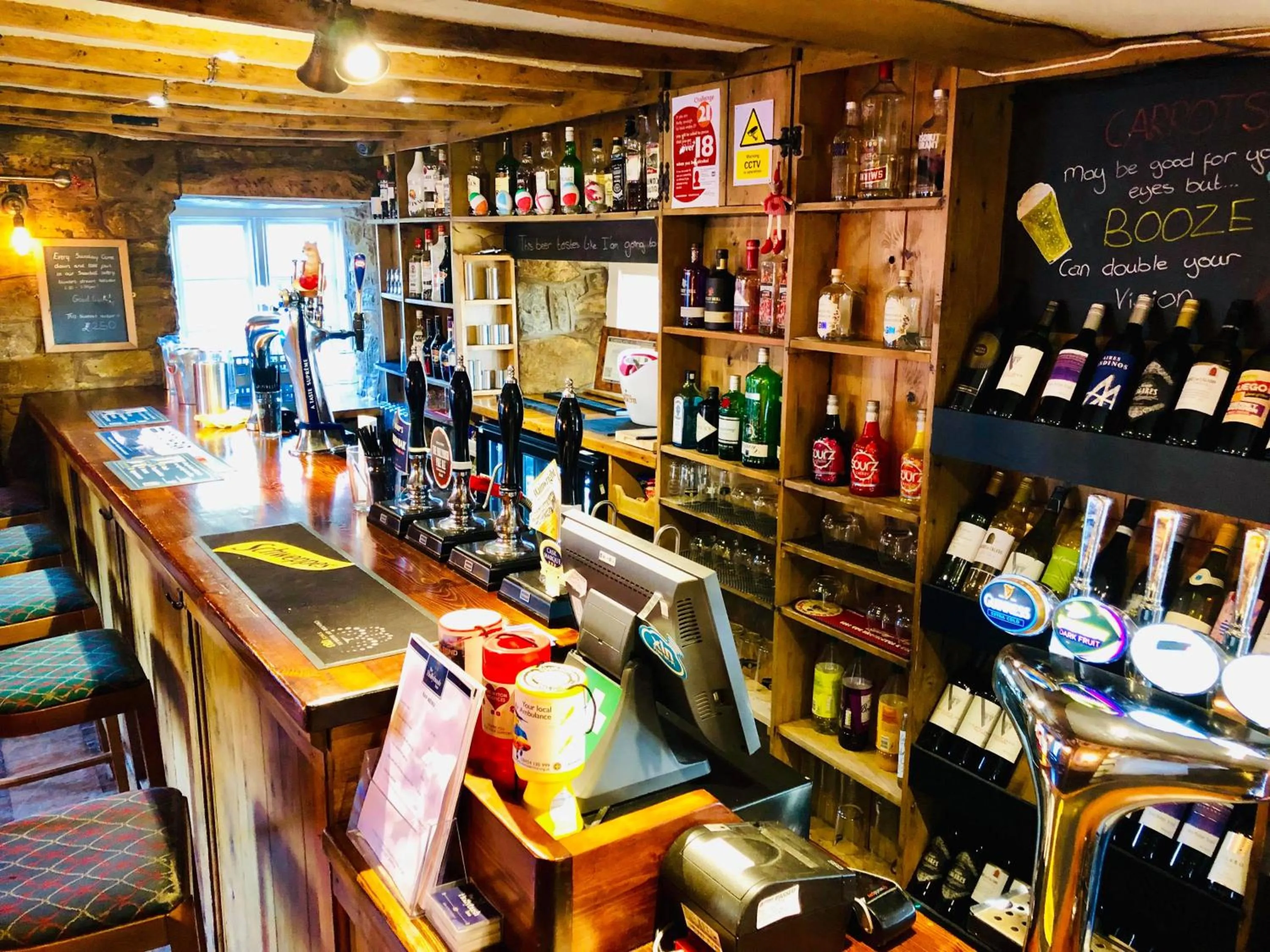 Lounge or bar in The Hollybush Inn and B&B