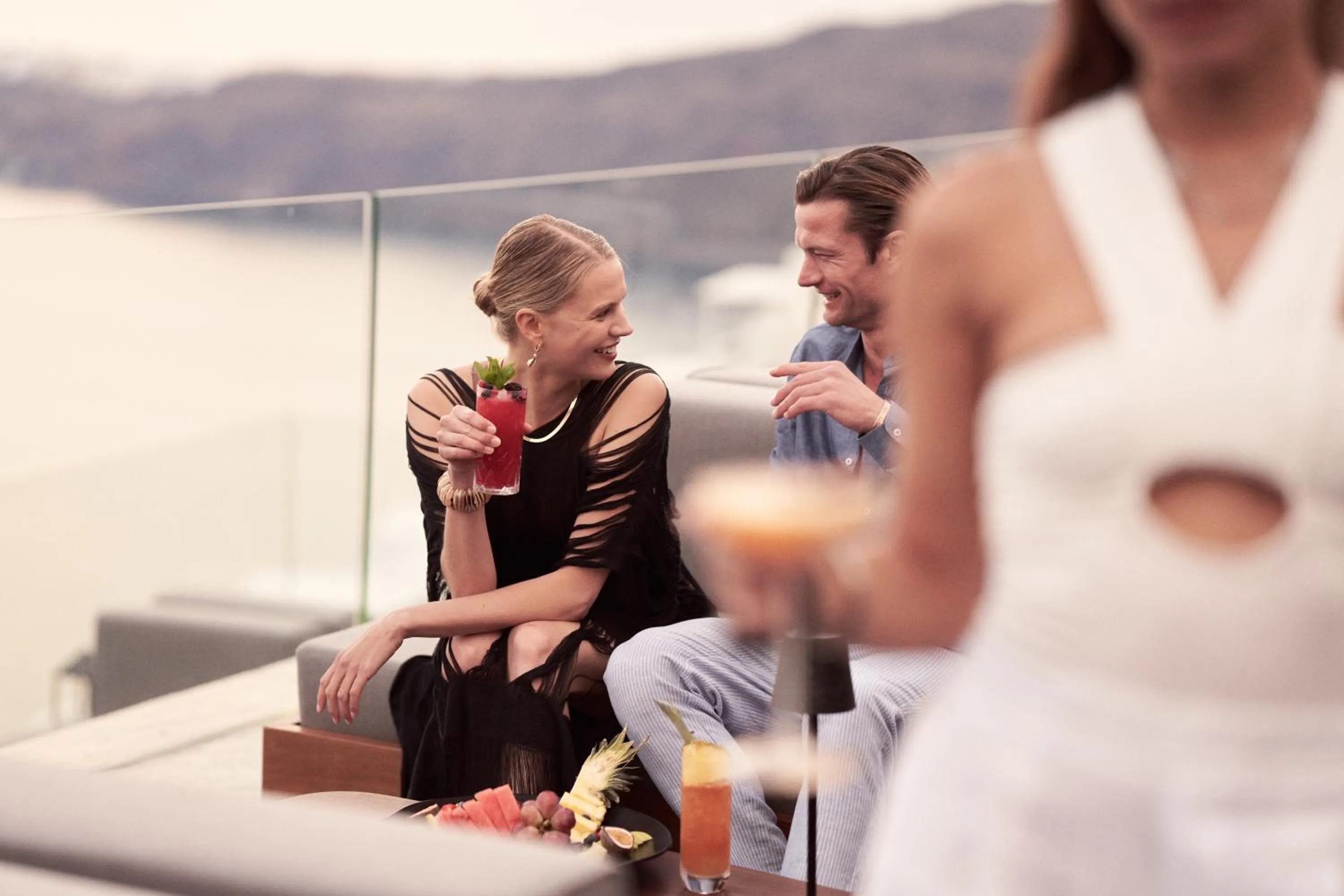 Lounge or bar in Kivotos Santorini - Preferred Hotels & Resorts