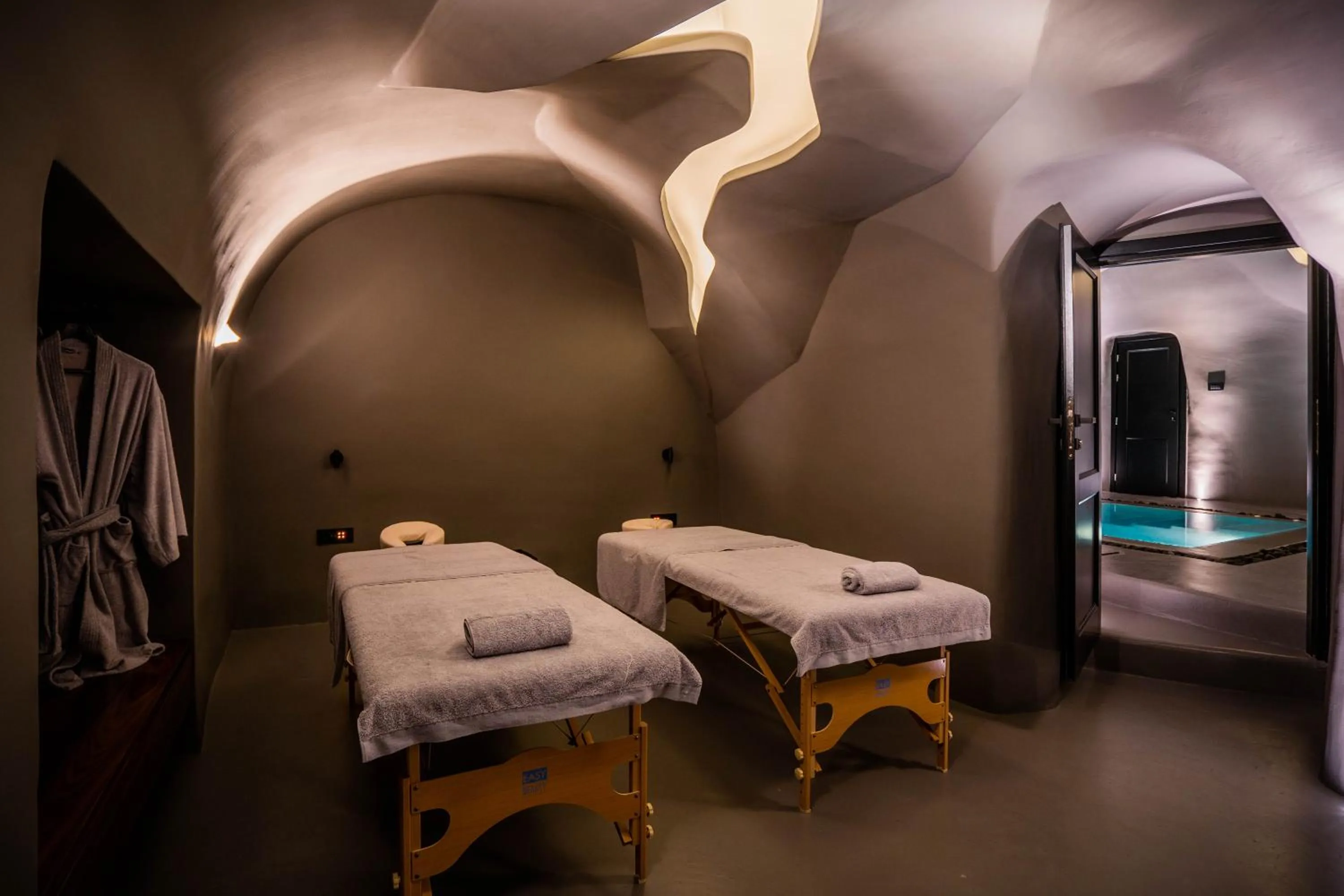 Massage in Kivotos Santorini - Preferred Hotels & Resorts