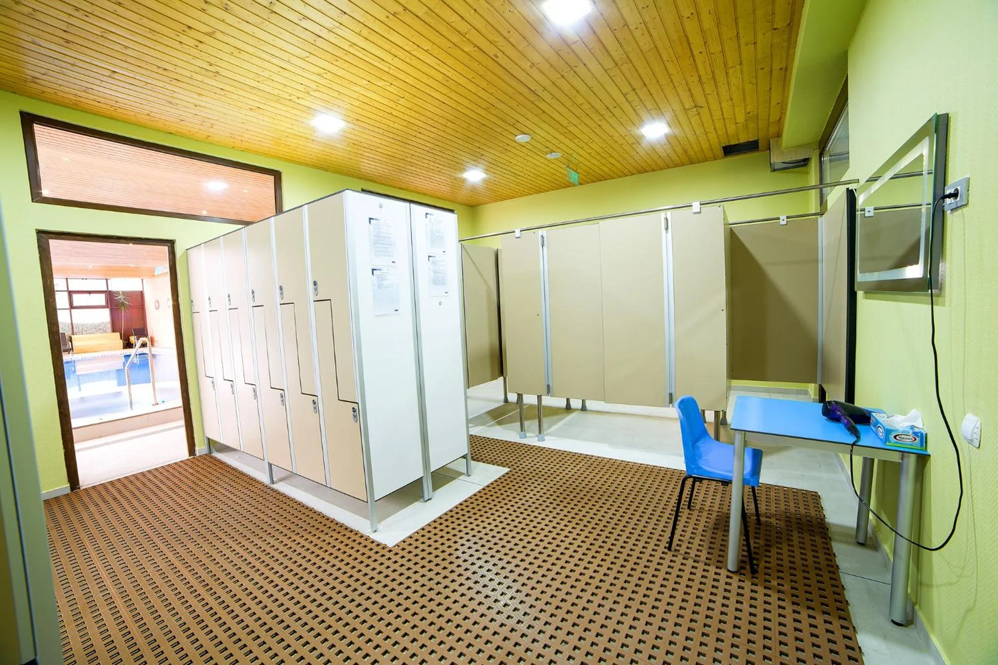 Shower in Hotel Eden