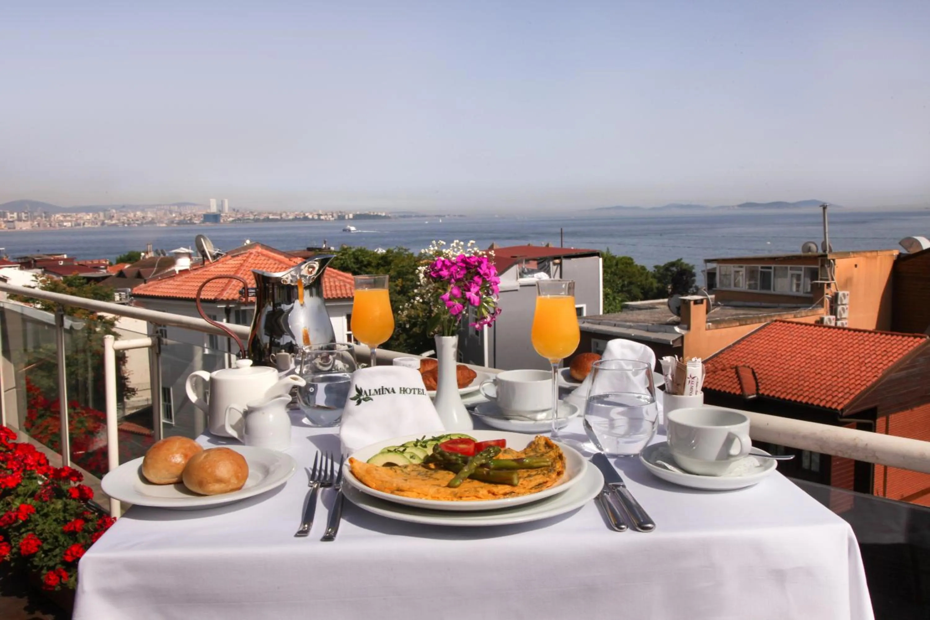 Food and drinks in Almina Hotel - Special Class