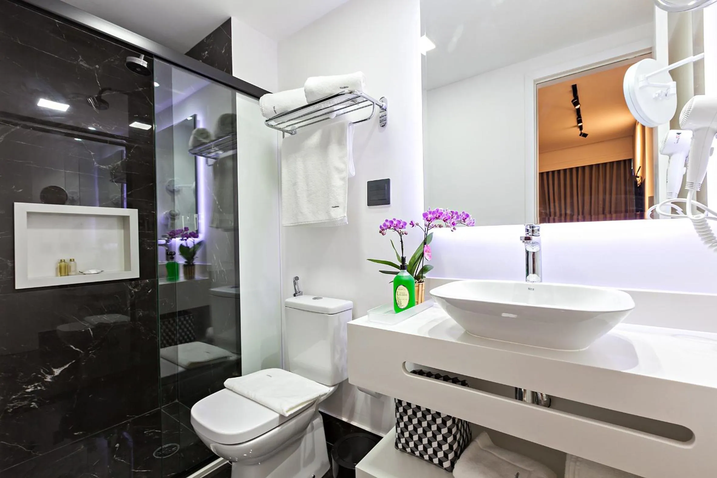 Shower in You Stay at Vila Olimpia - ITC