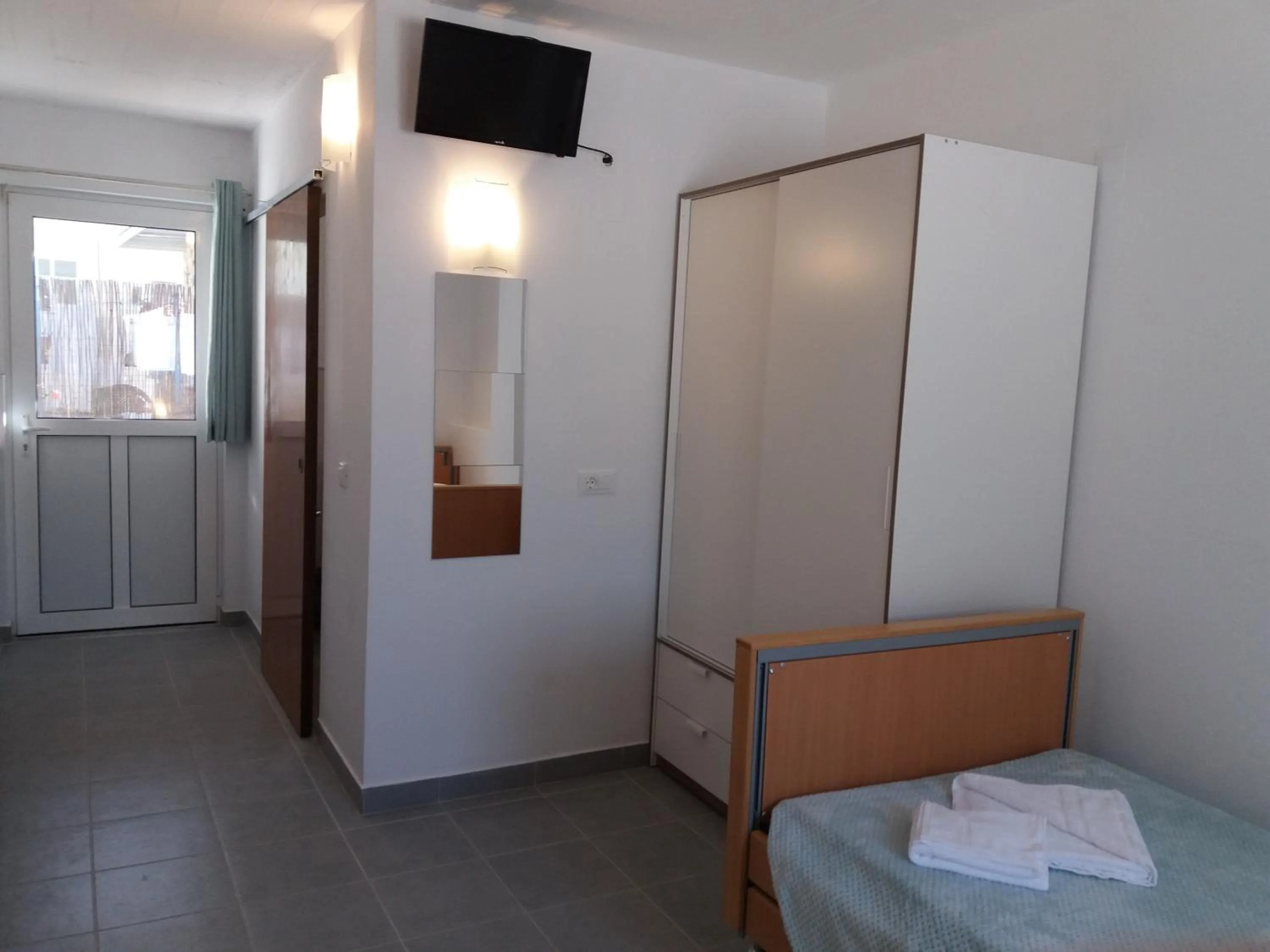 Bed in Delphini Studios - for the disabled