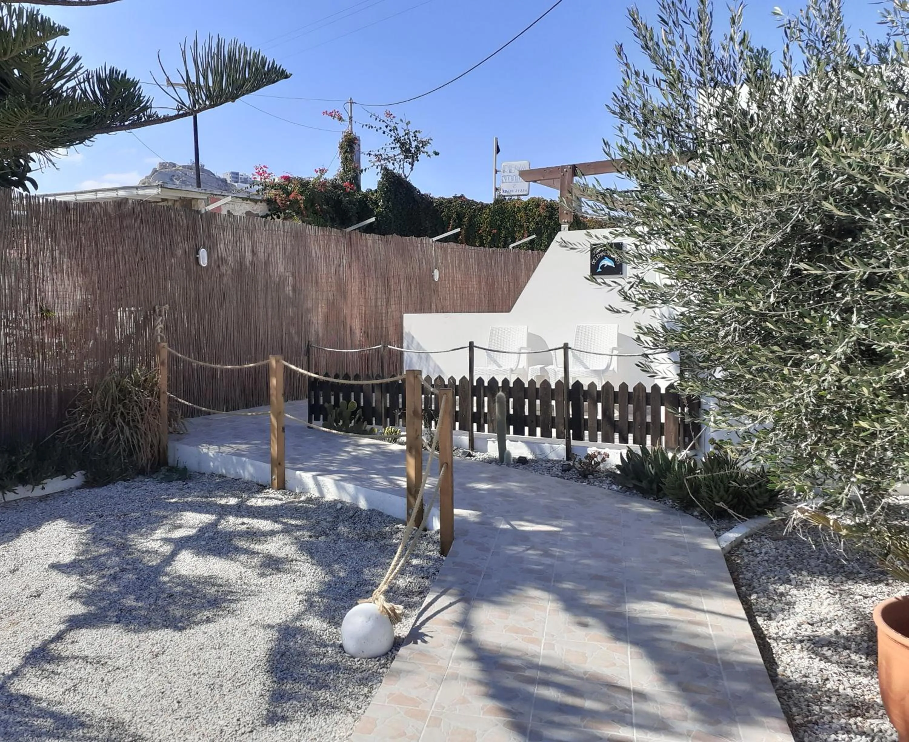 Facade/entrance in Delphini Studios - for the disabled