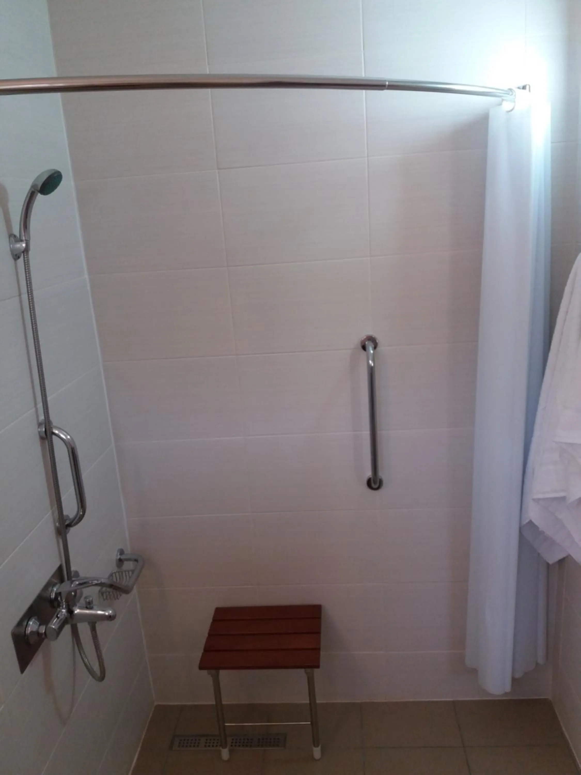 Shower in Delphini Studios - for the disabled