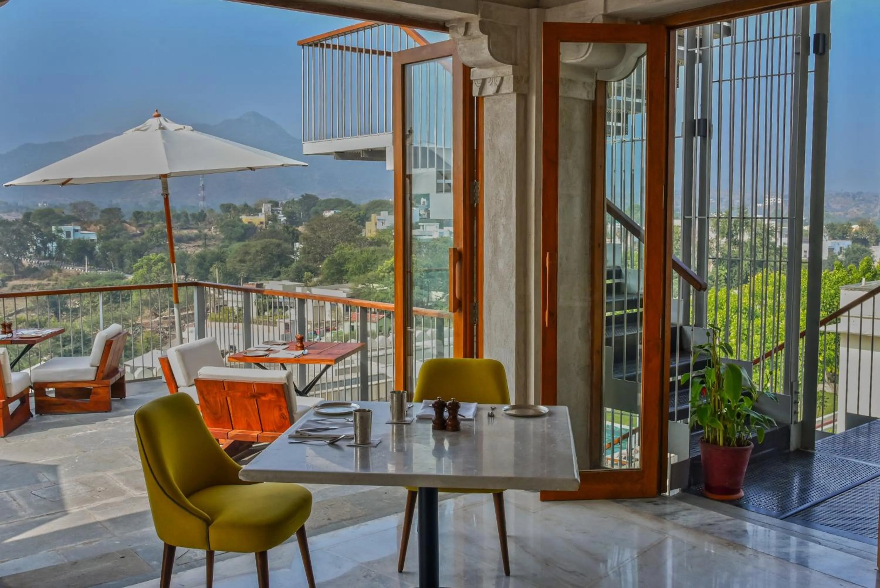 Restaurant/places to eat in RAAS Devigarh