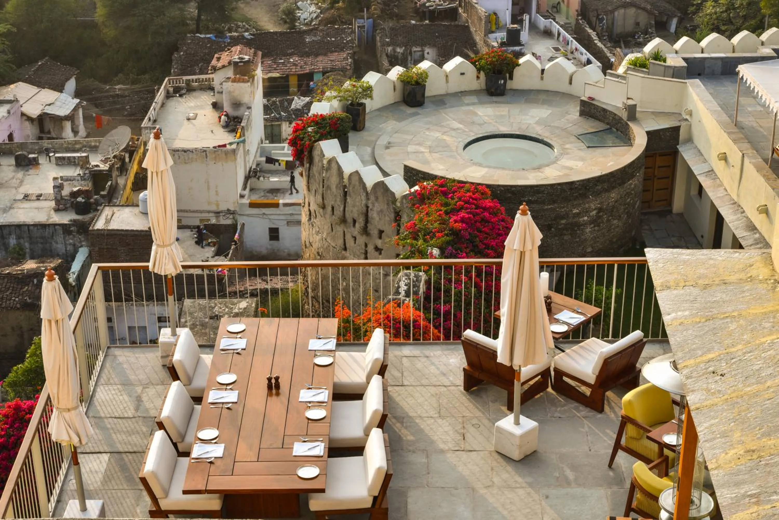 Restaurant/places to eat in RAAS Devigarh