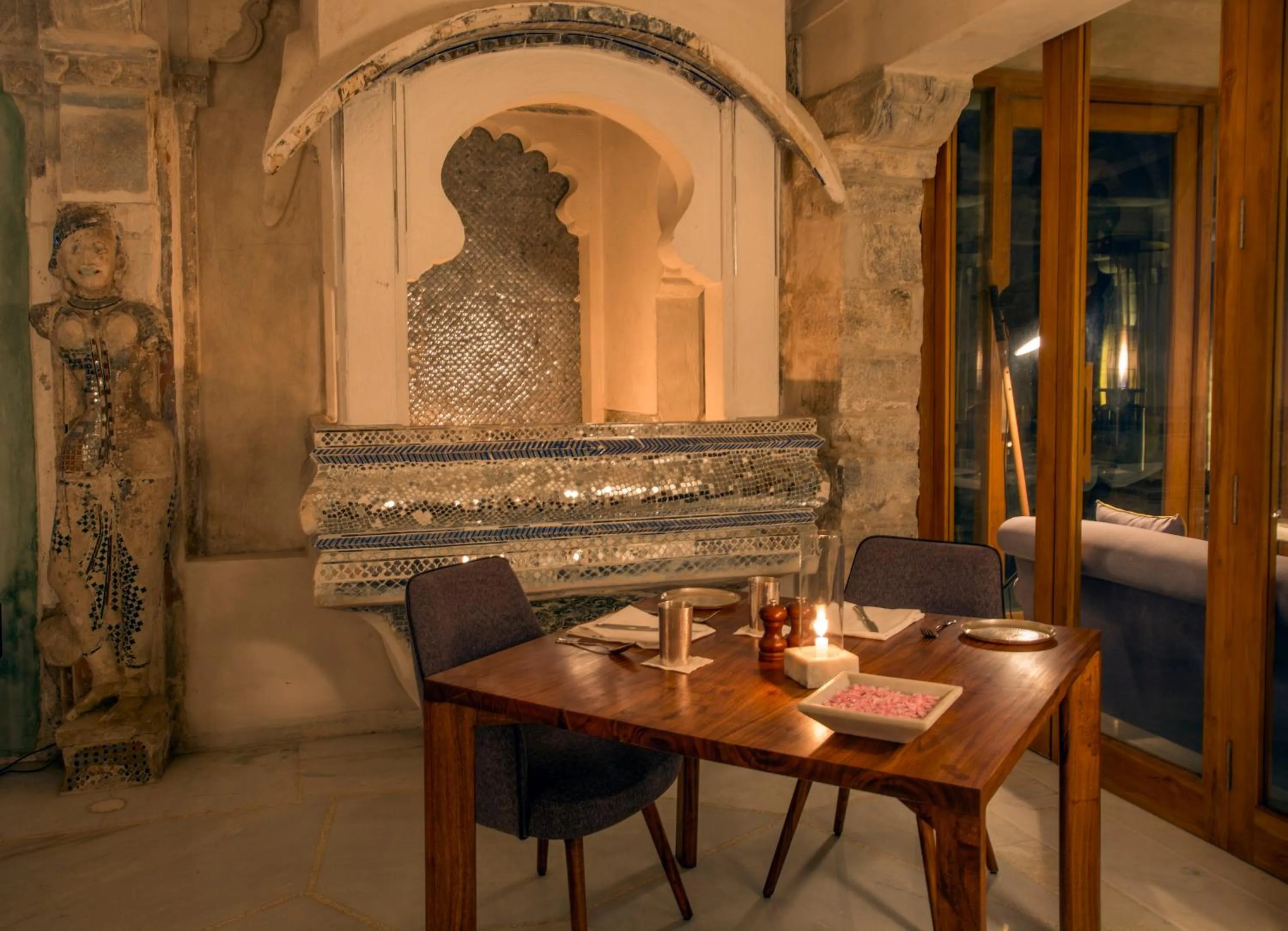 Restaurant/places to eat in RAAS Devigarh