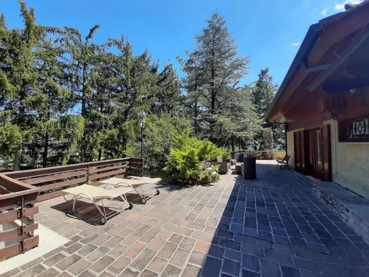 Patio in Hotel Orso Bianco