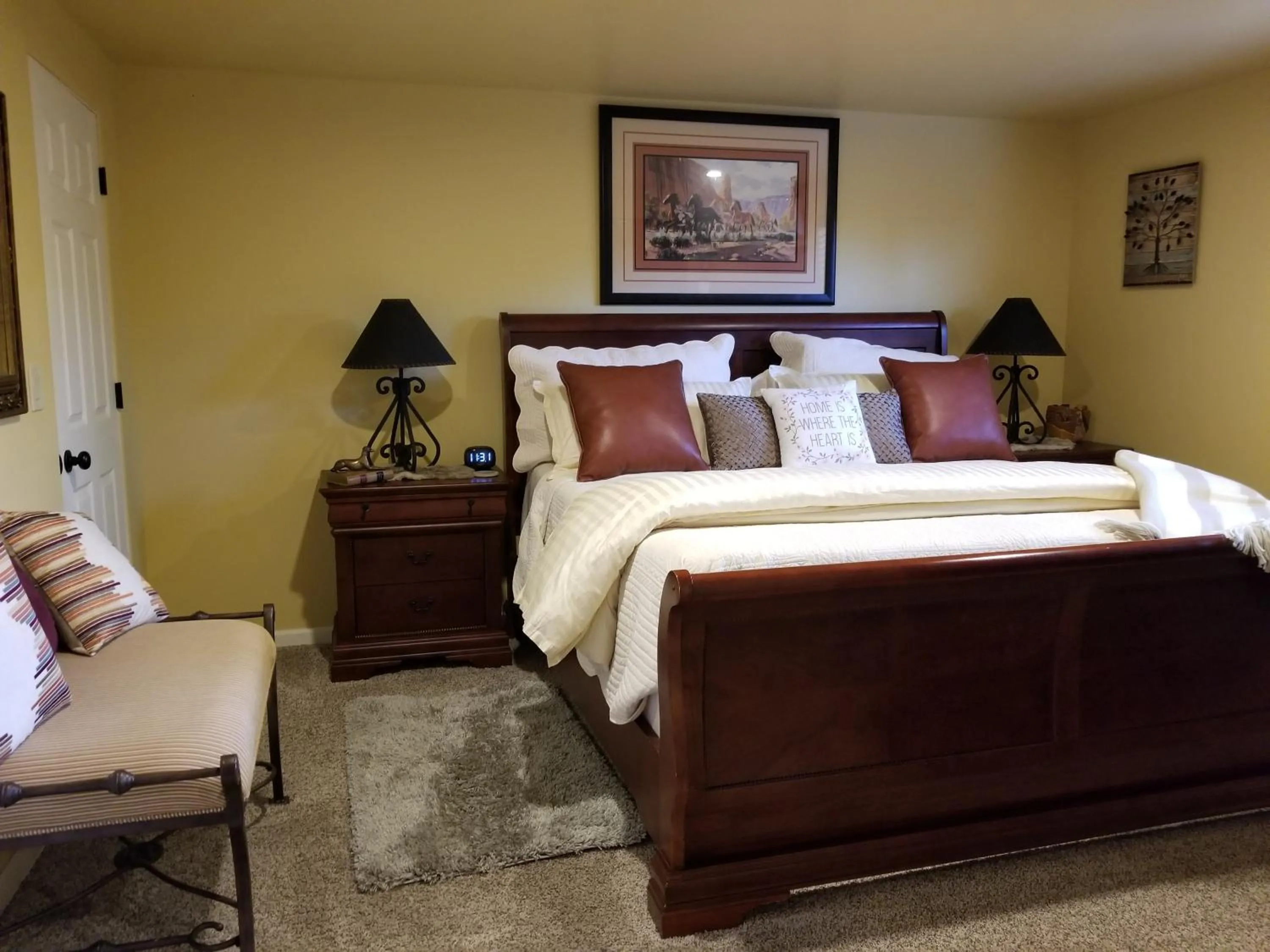Bed in Private, Quite Casita , N. Scottsdale area,Private Pool & Patio, Cave Creek Az.