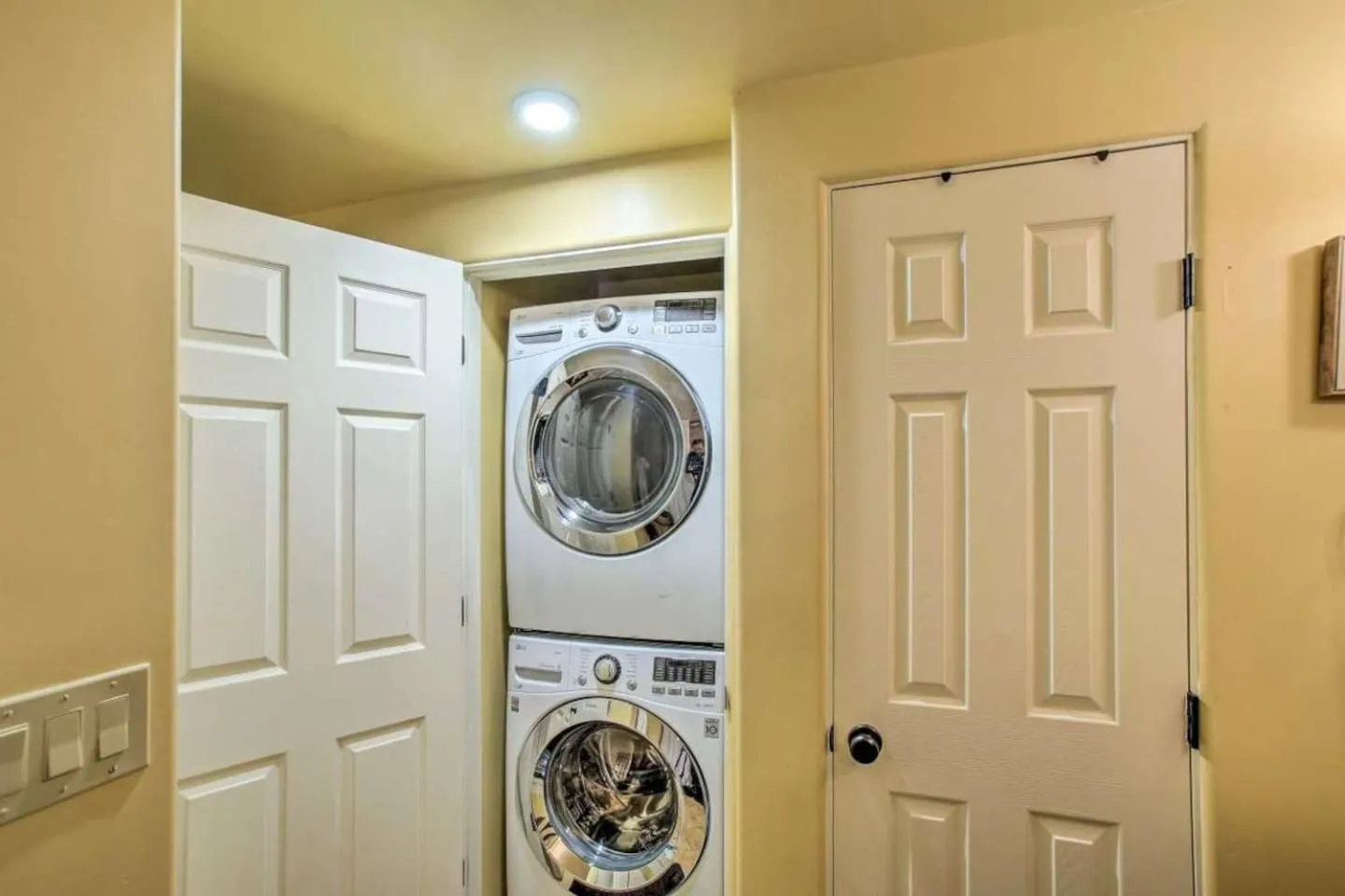 washing machine in Private, Quite Casita , N. Scottsdale area,Private Pool & Patio, Cave Creek Az.