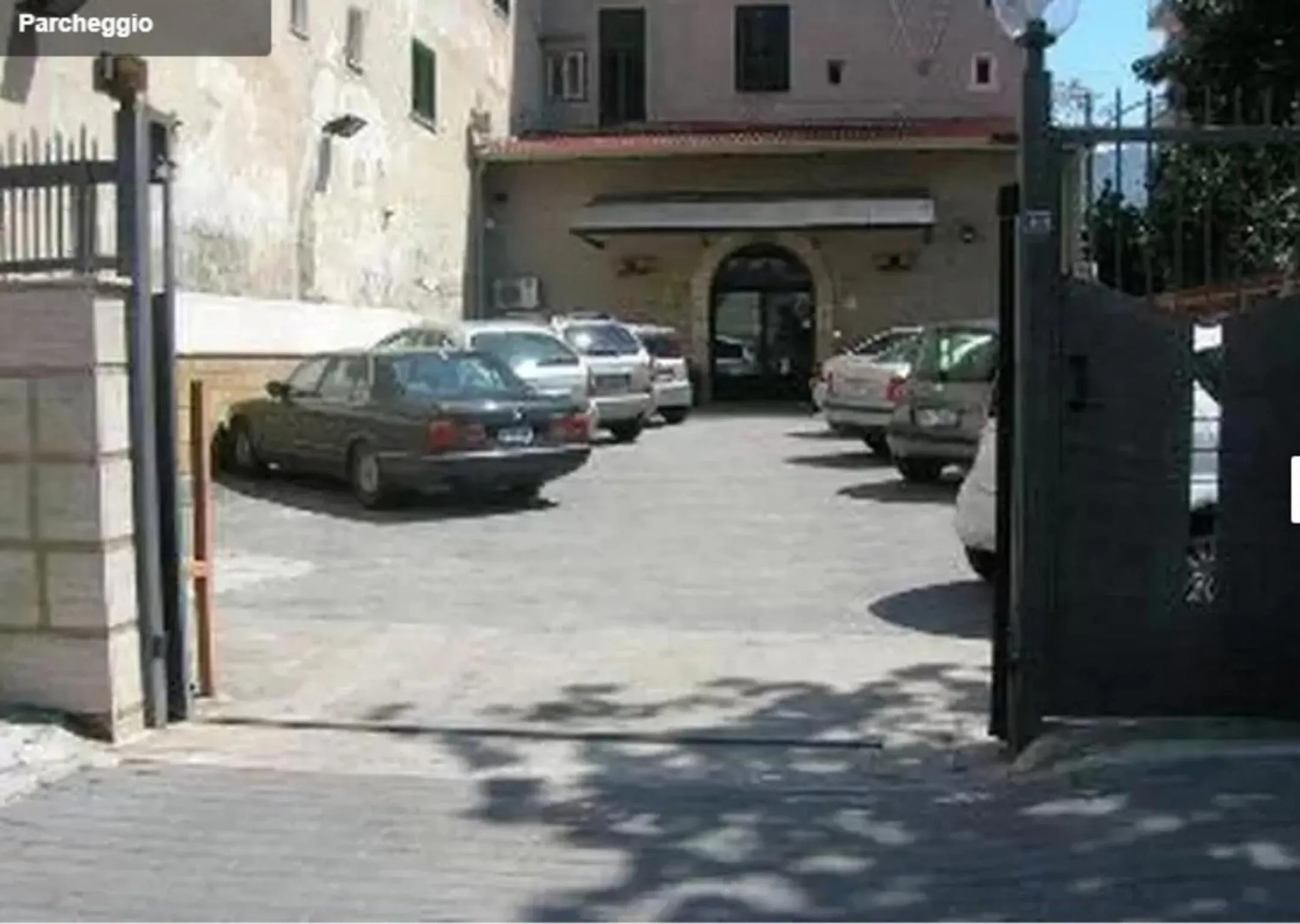 Parking in Casa Ròtre in the historic center of Palermo