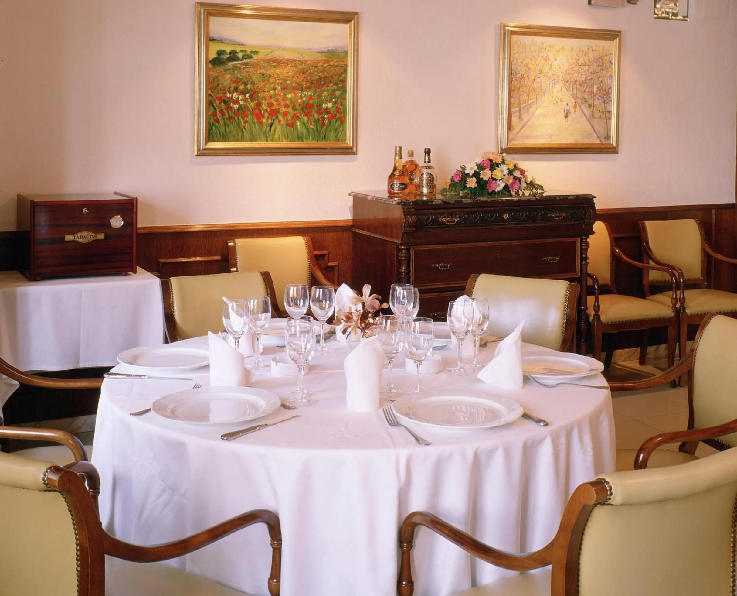 Restaurant/places to eat in Hotel Chané