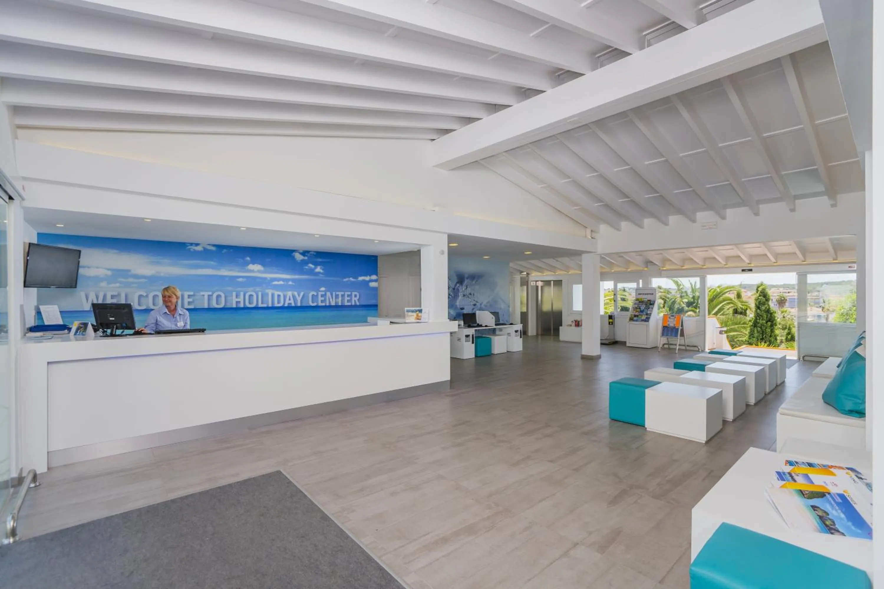 Staff in Aparthotel Holiday Center