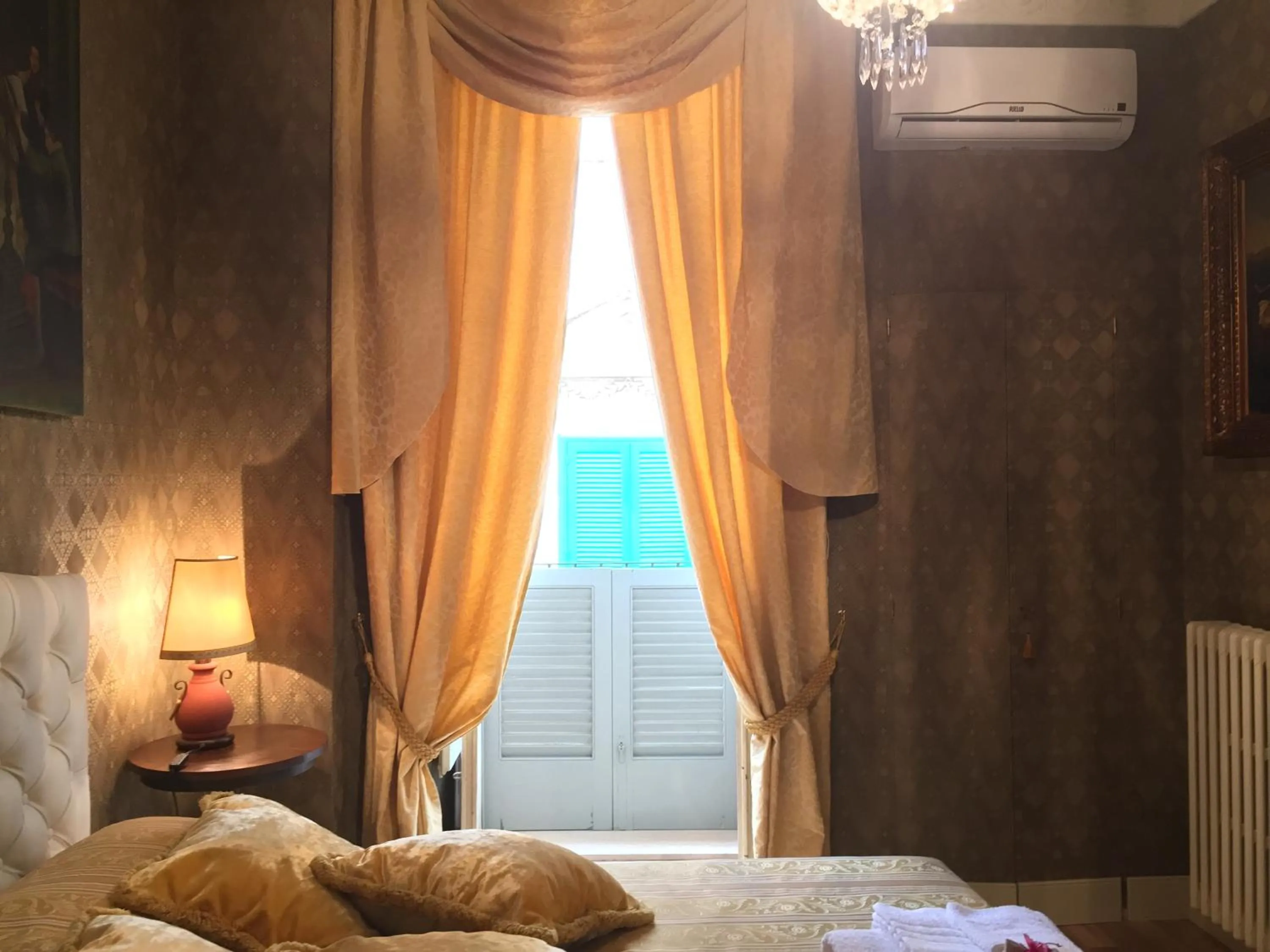 Bedroom in Palazzo Laguardia