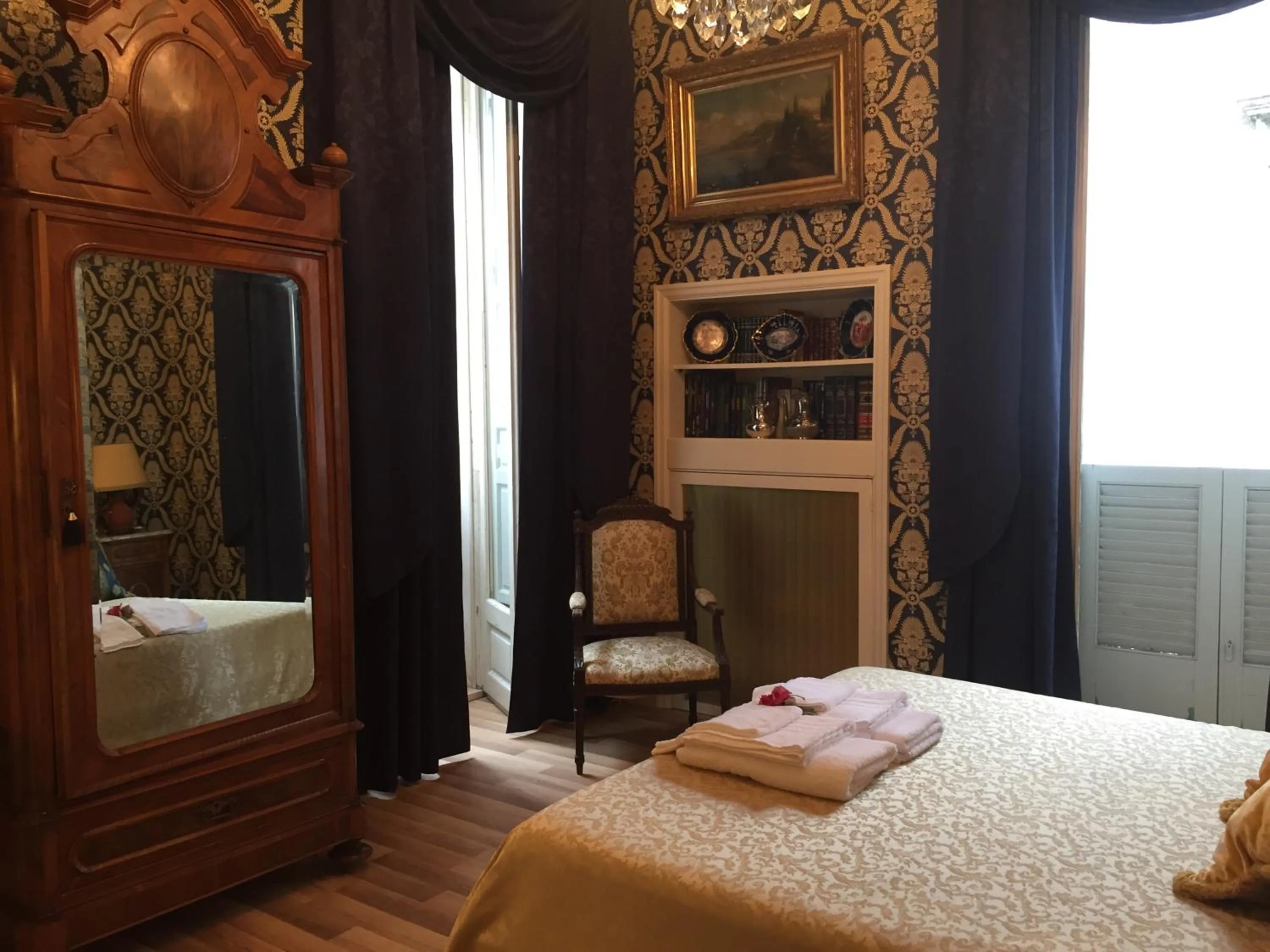 Bedroom in Palazzo Laguardia