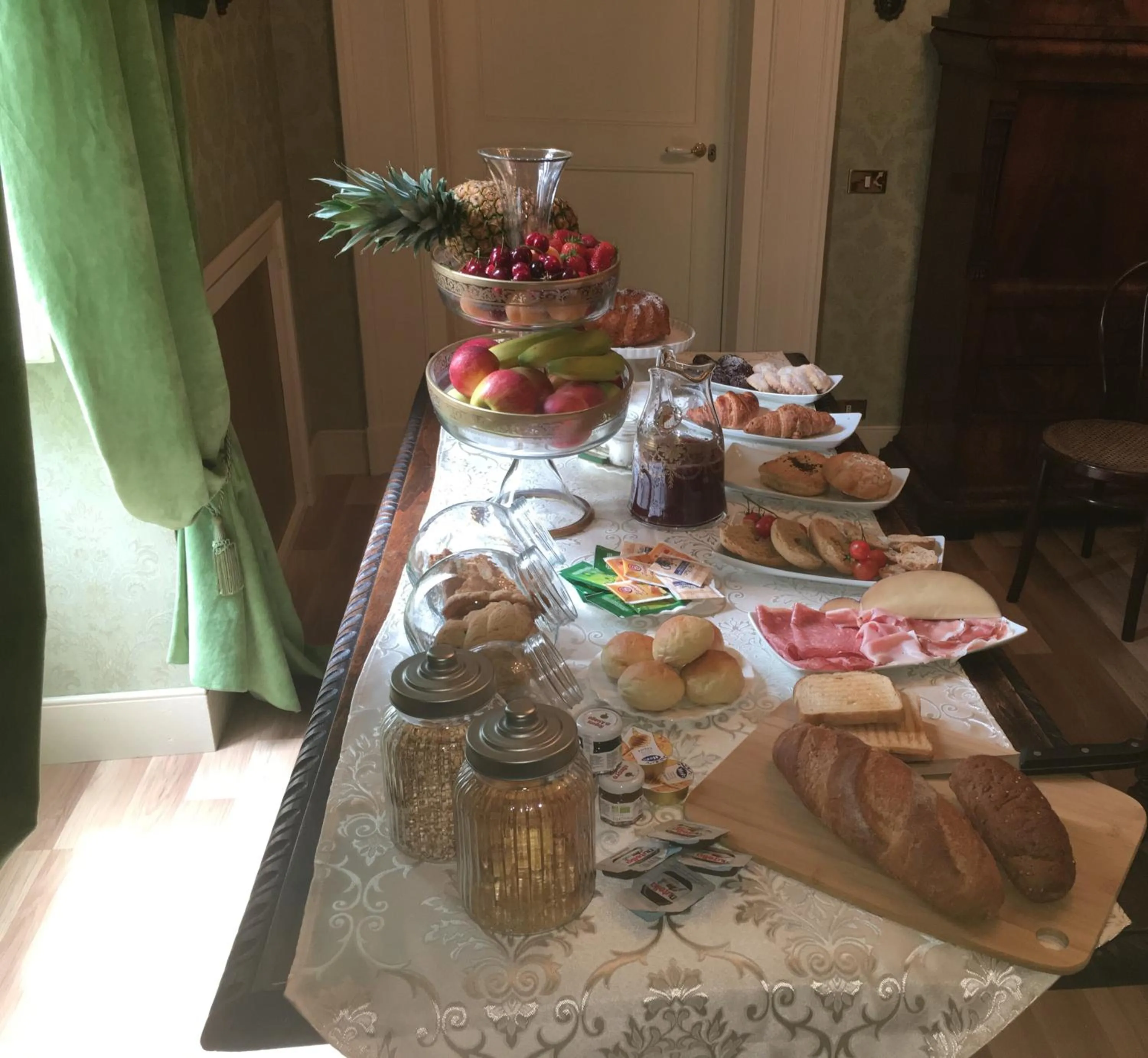 Breakfast in Palazzo Laguardia