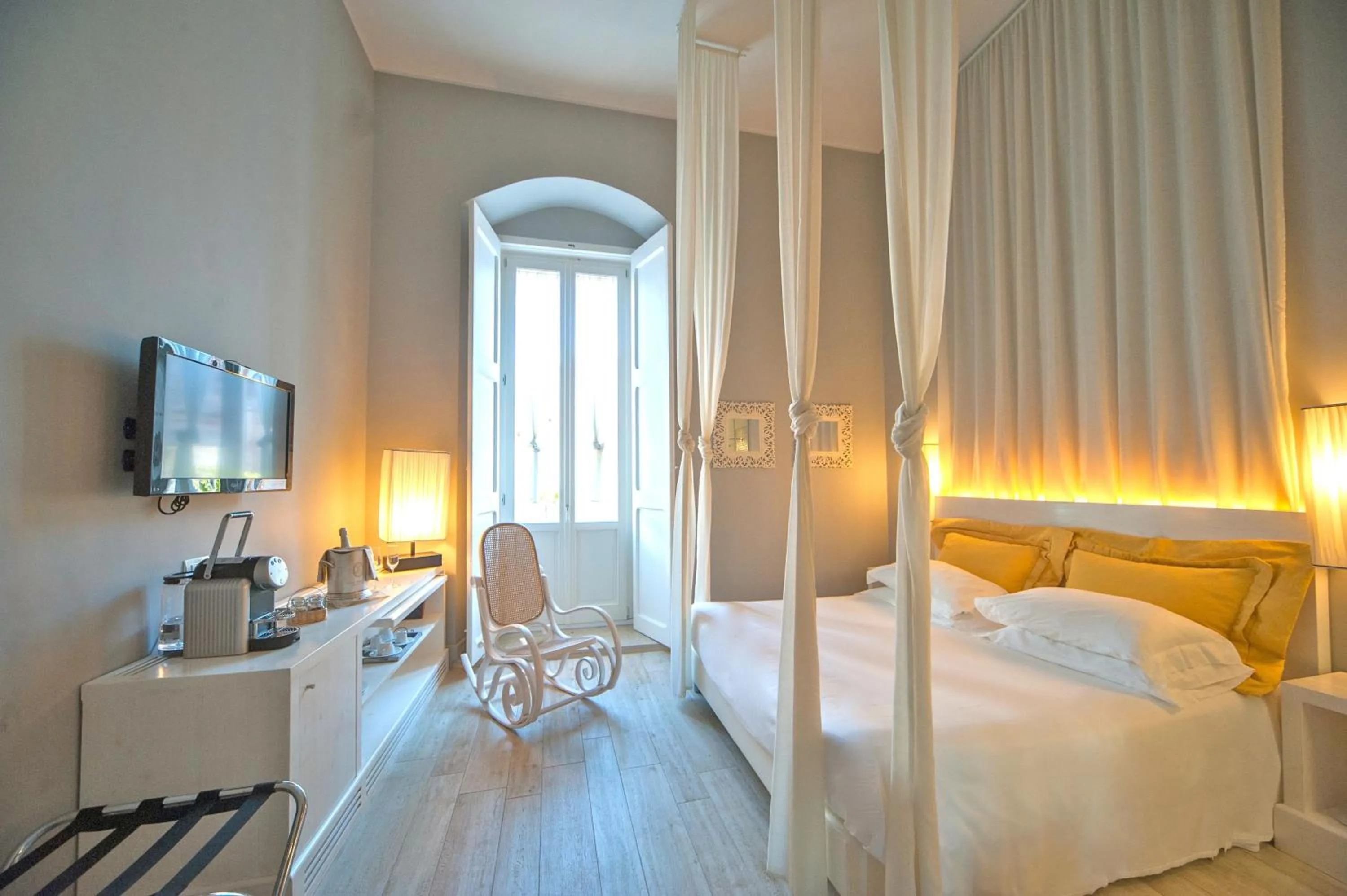 Superior Double Room with Balcony - single occupancy in Le Stanze di Corteinfiore