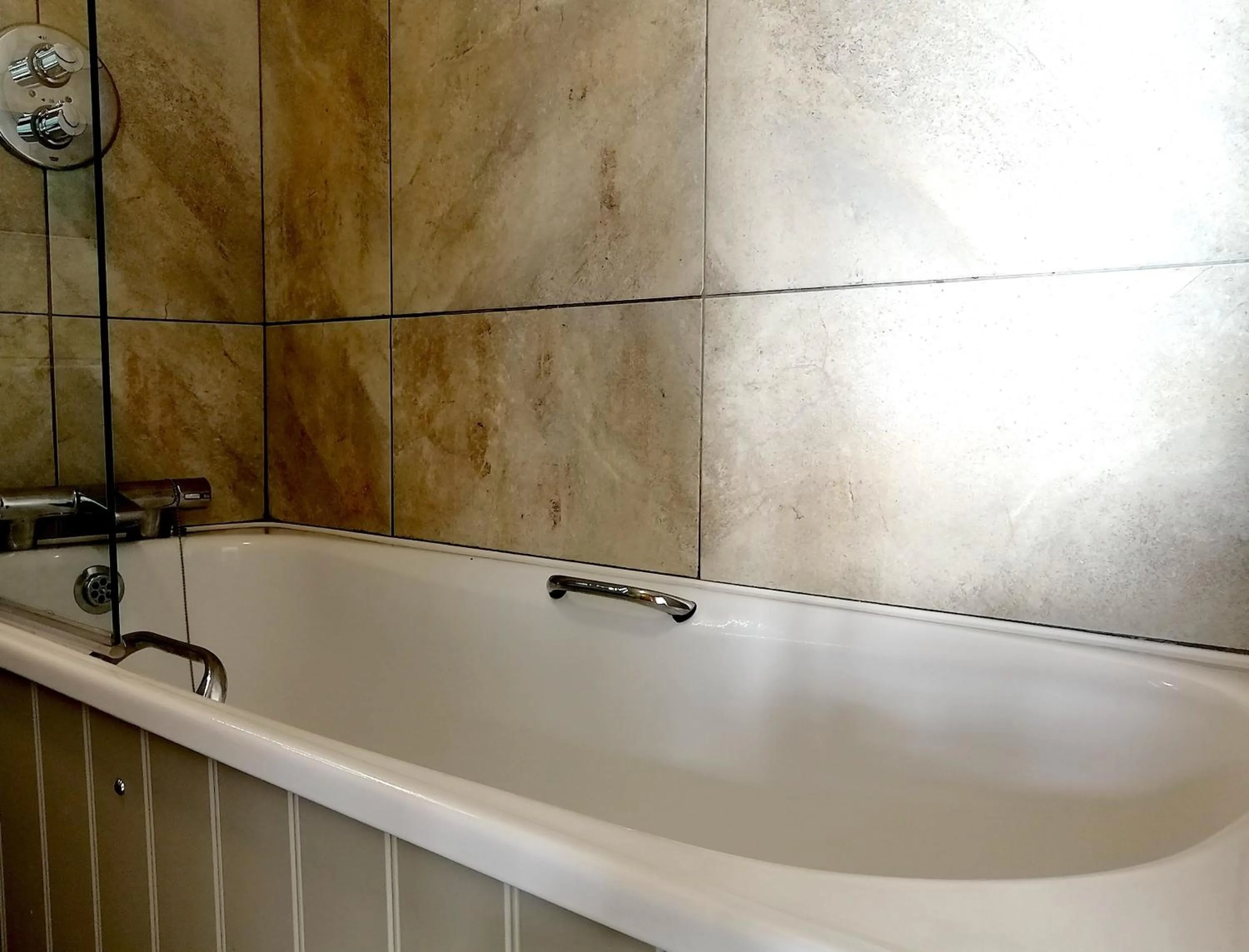 Bathroom in Causeway Hotel