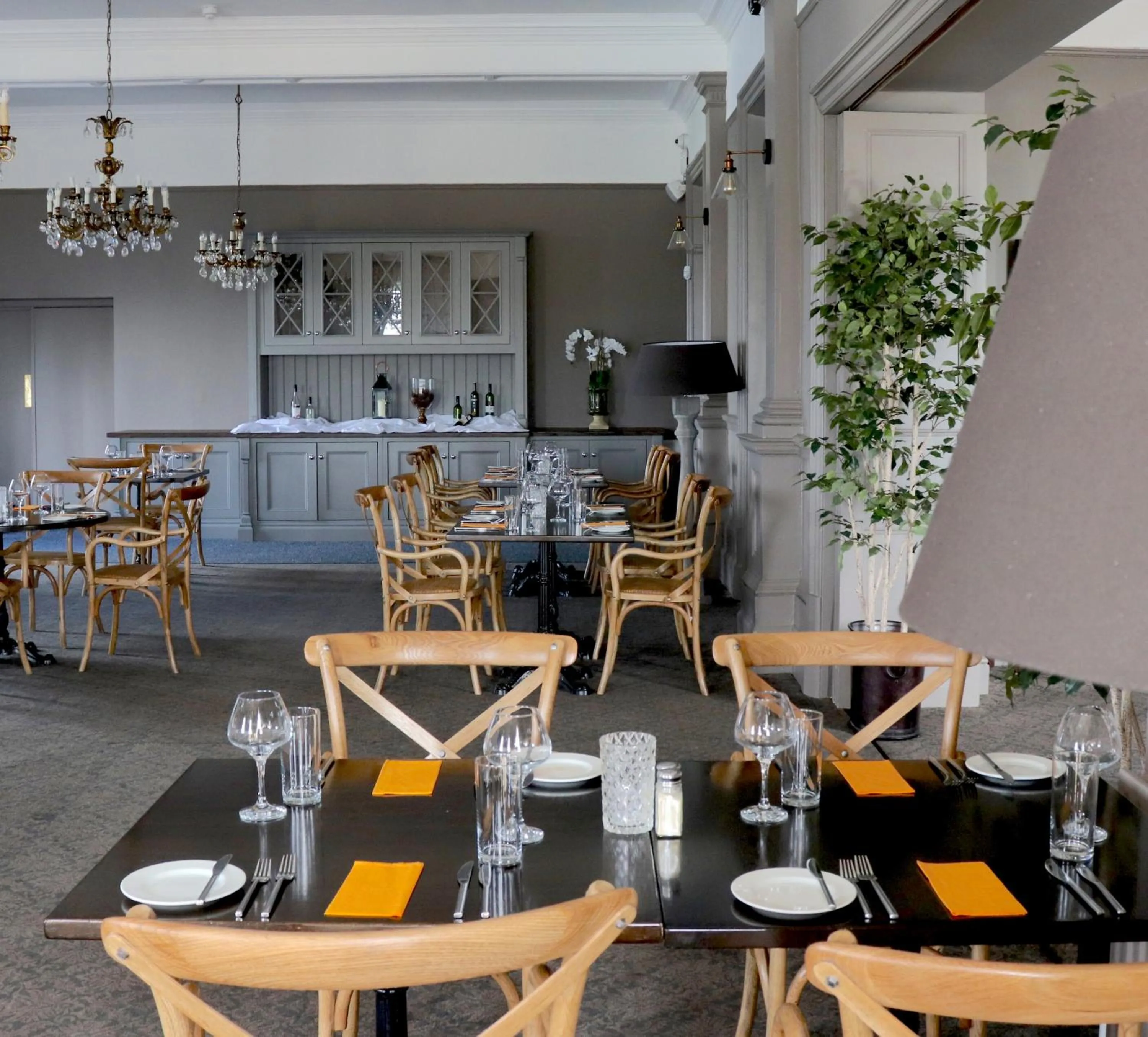 Restaurant/places to eat in Causeway Hotel