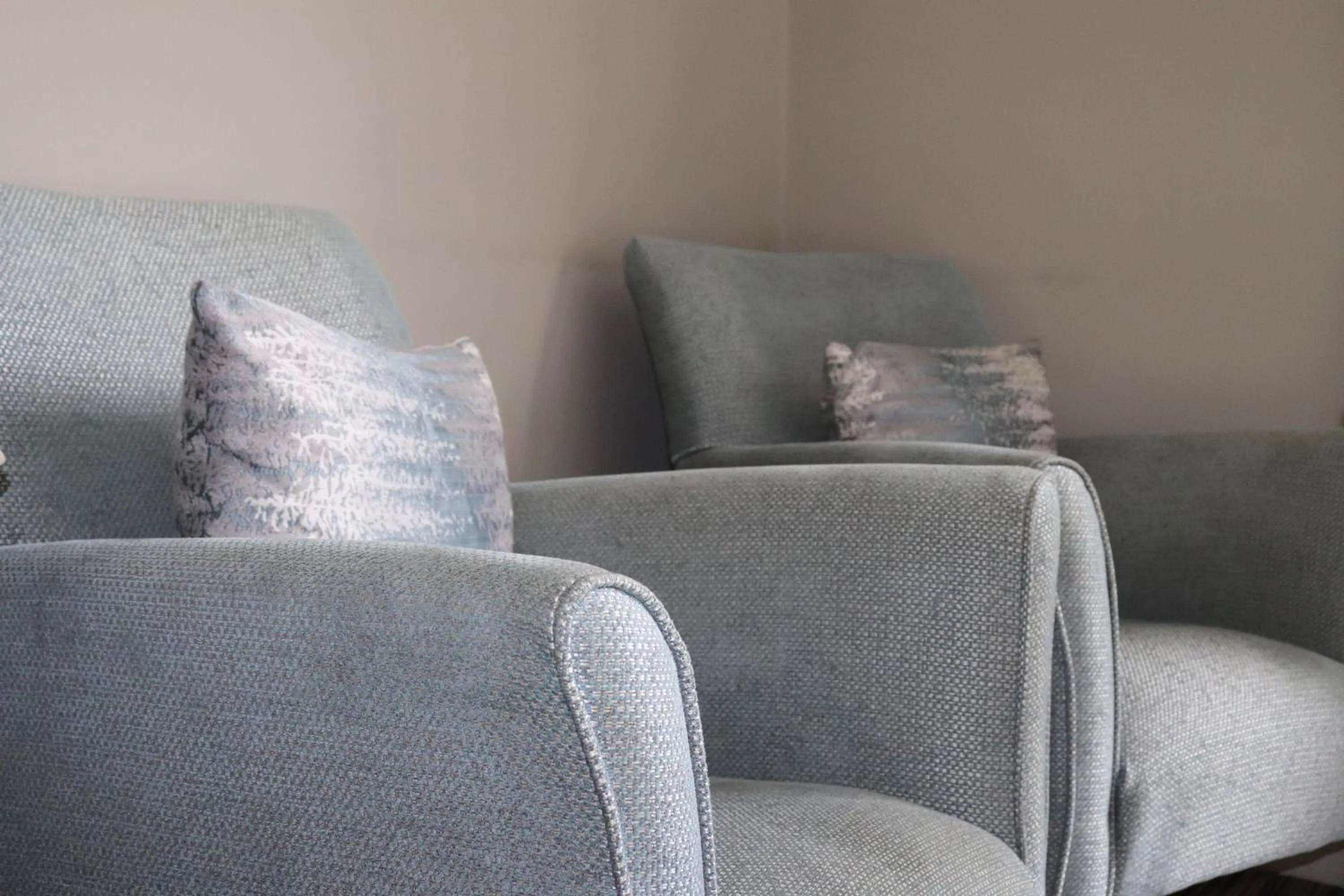 Living room in Causeway Hotel