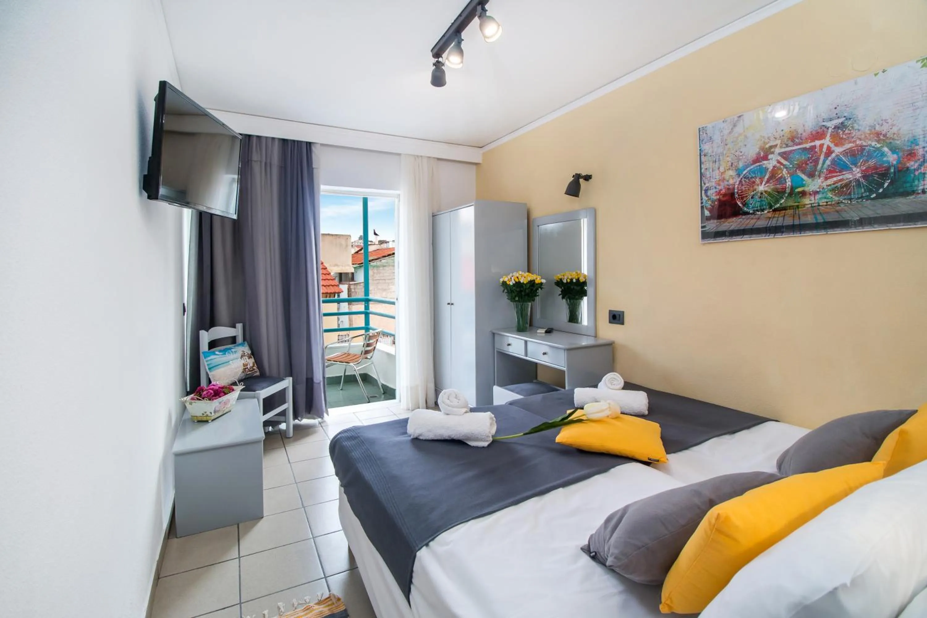 Balcony/Terrace, Bed in Kahlua Hotel Apartments