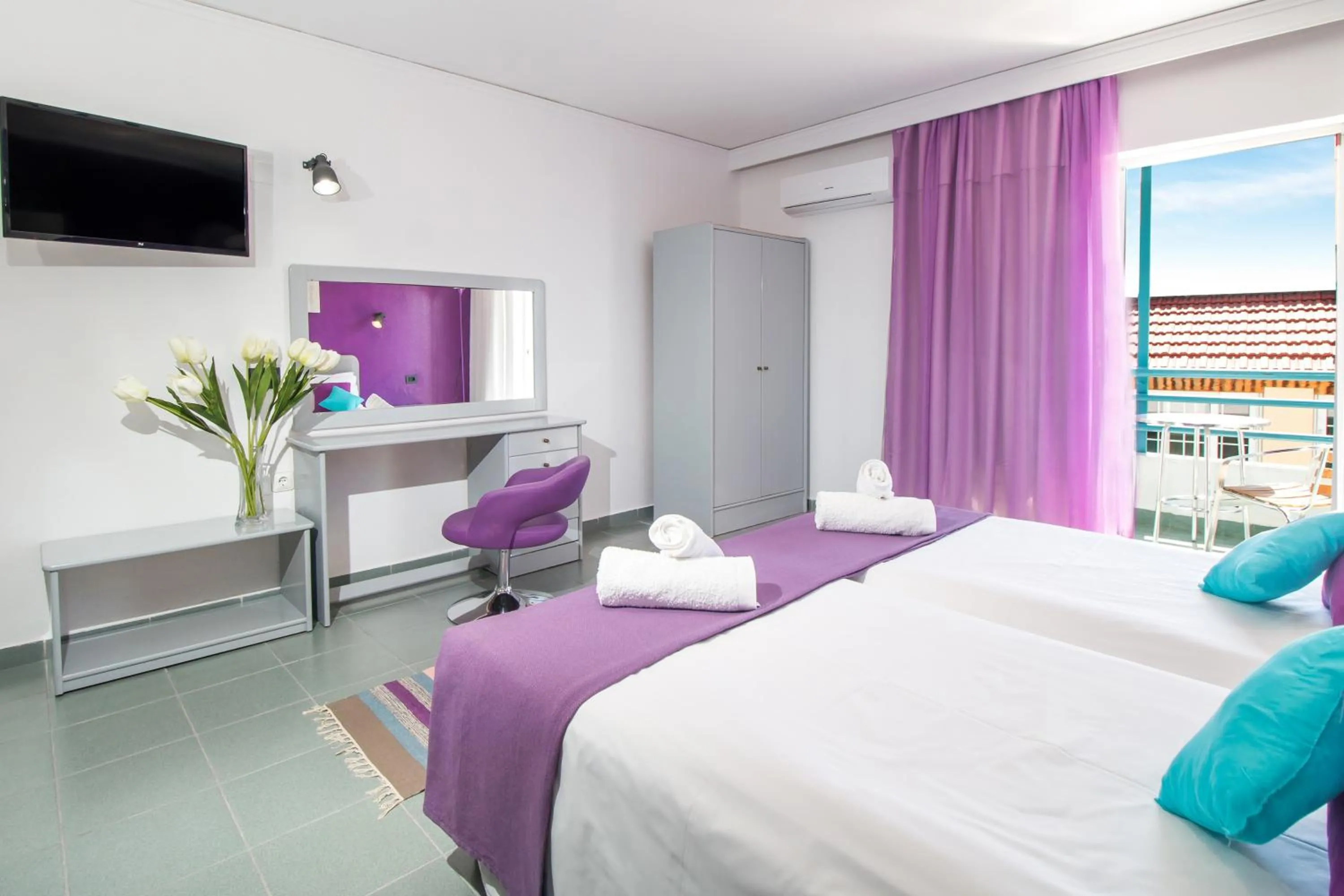 TV and multimedia, Bed in Kahlua Hotel Apartments