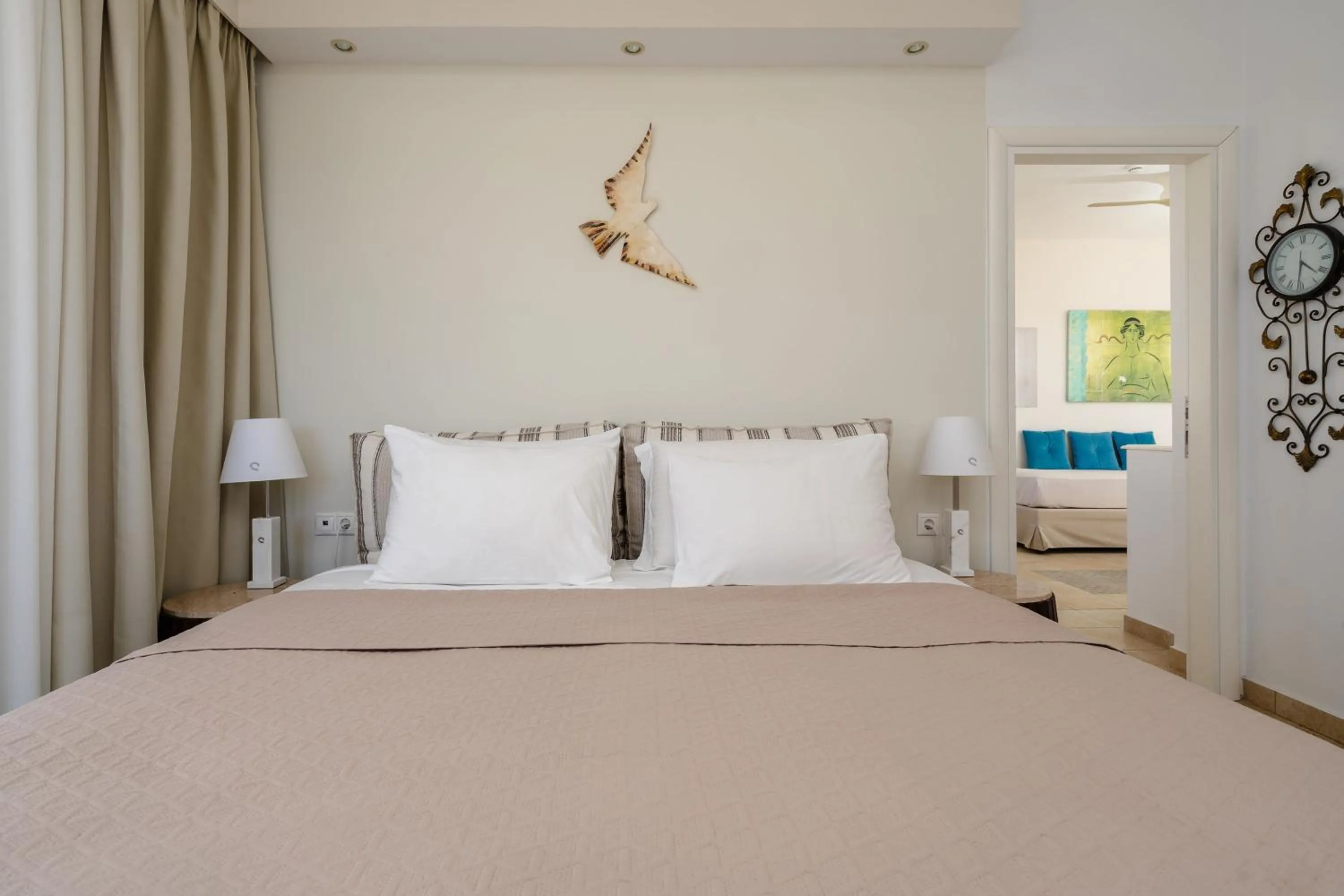 Shower, Bed in Mitos Suites