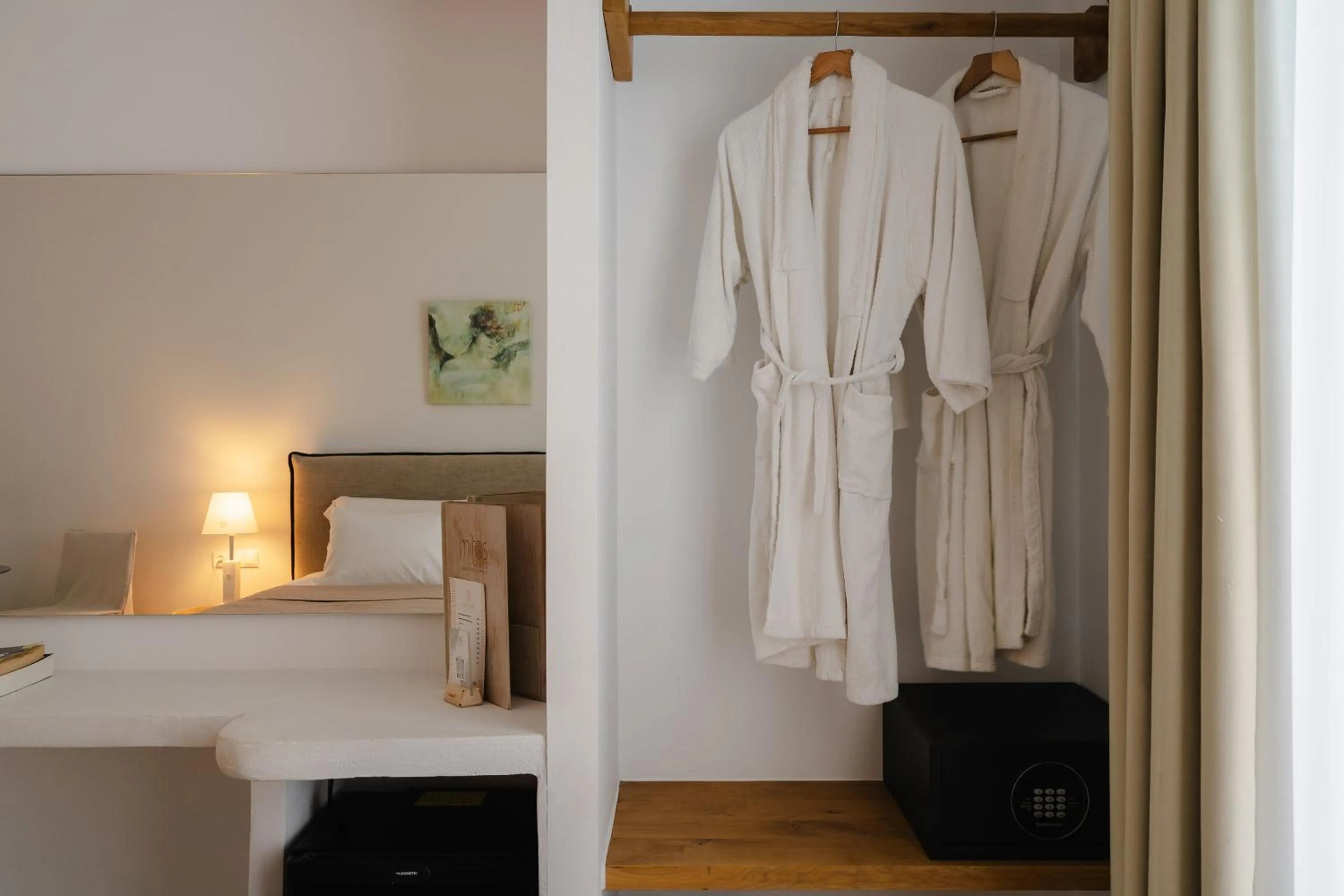 Shower, Bed in Mitos Suites