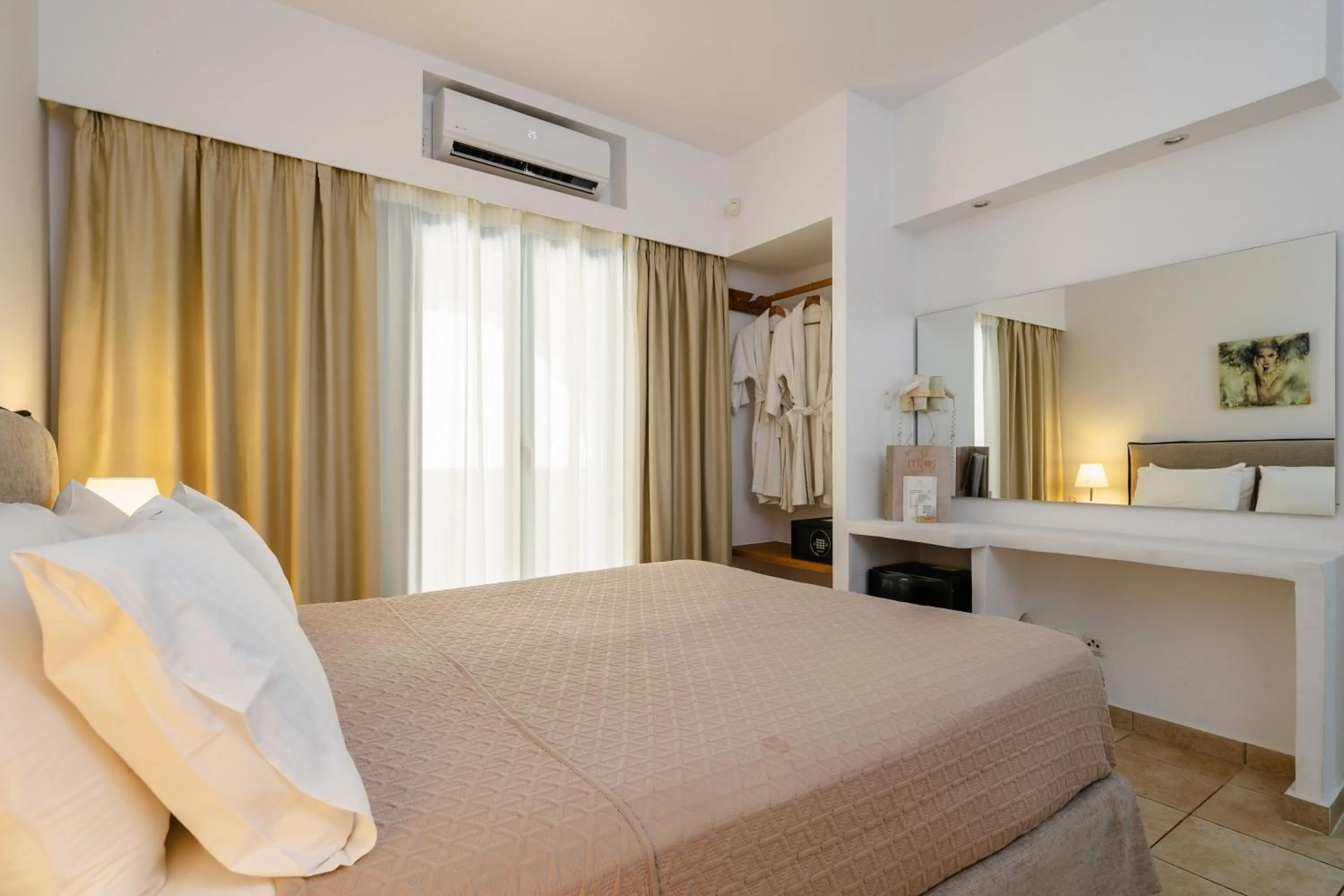Shower, Bed in Mitos Suites