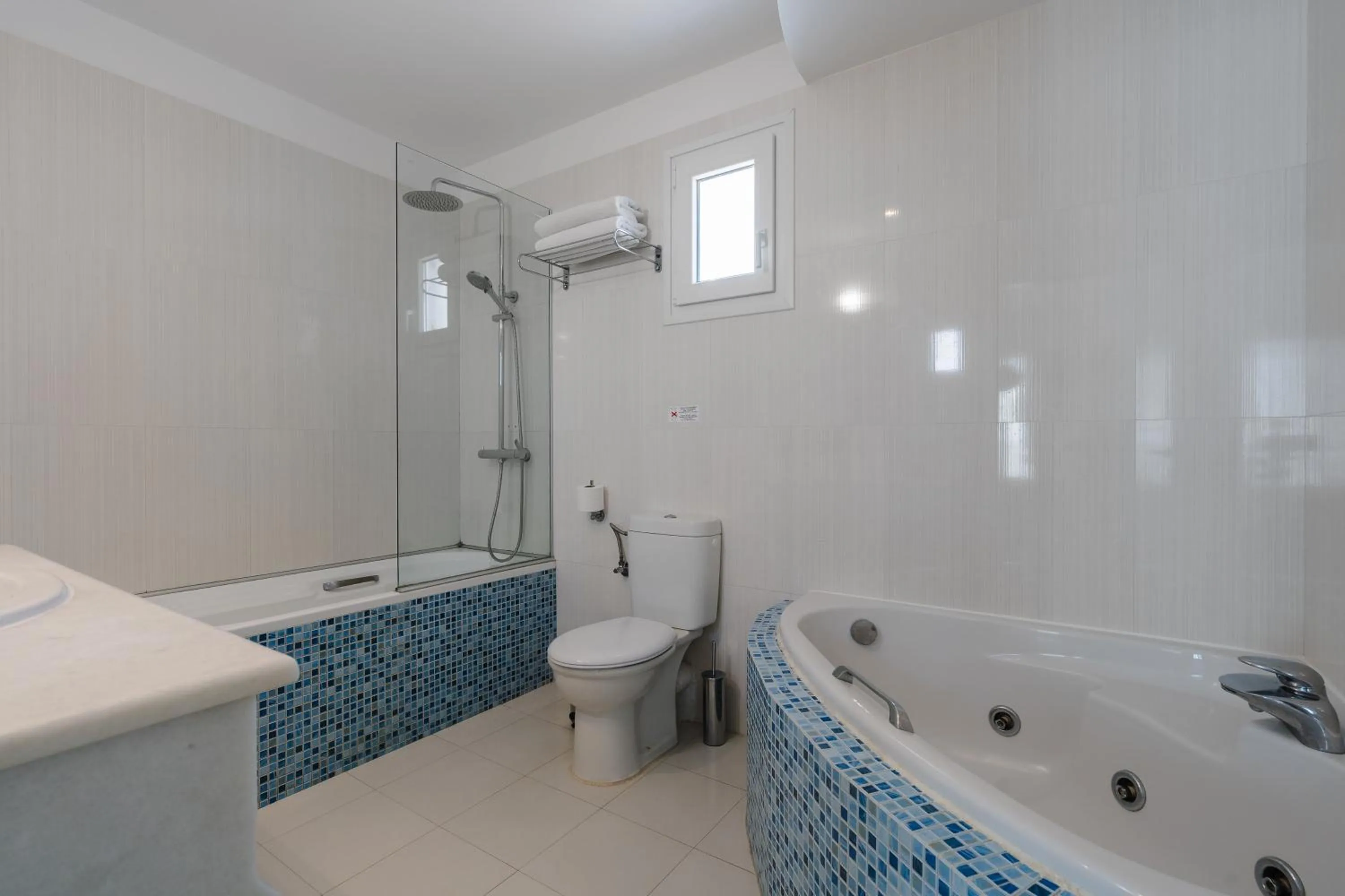 Shower in Mitos Suites