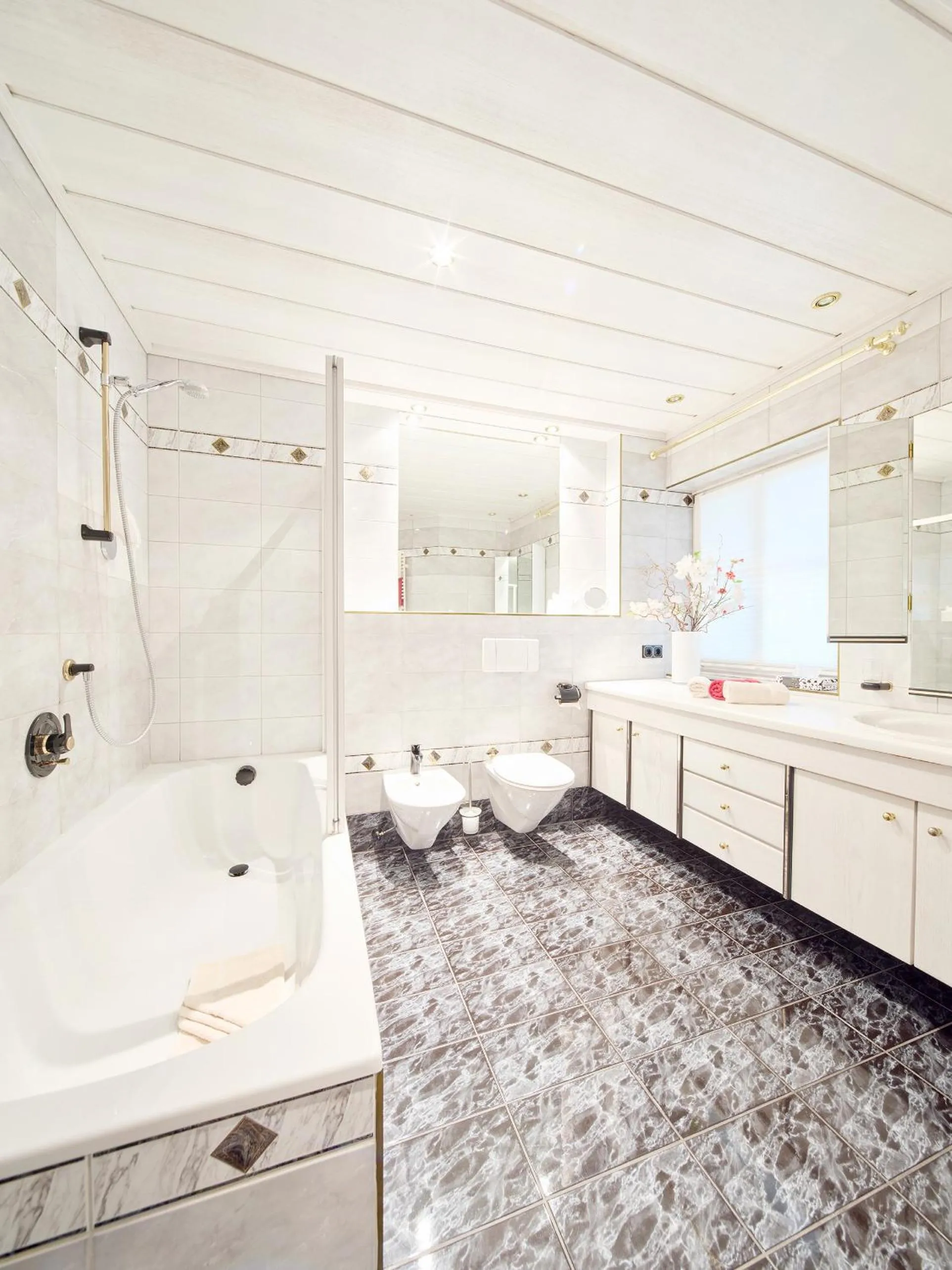 Bathroom in Hotel Hubertus