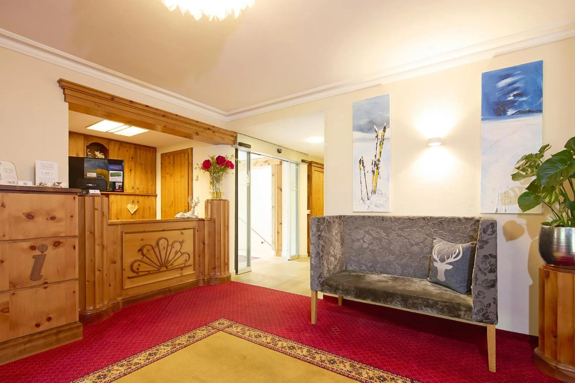 Lobby or reception in Hotel Hubertus