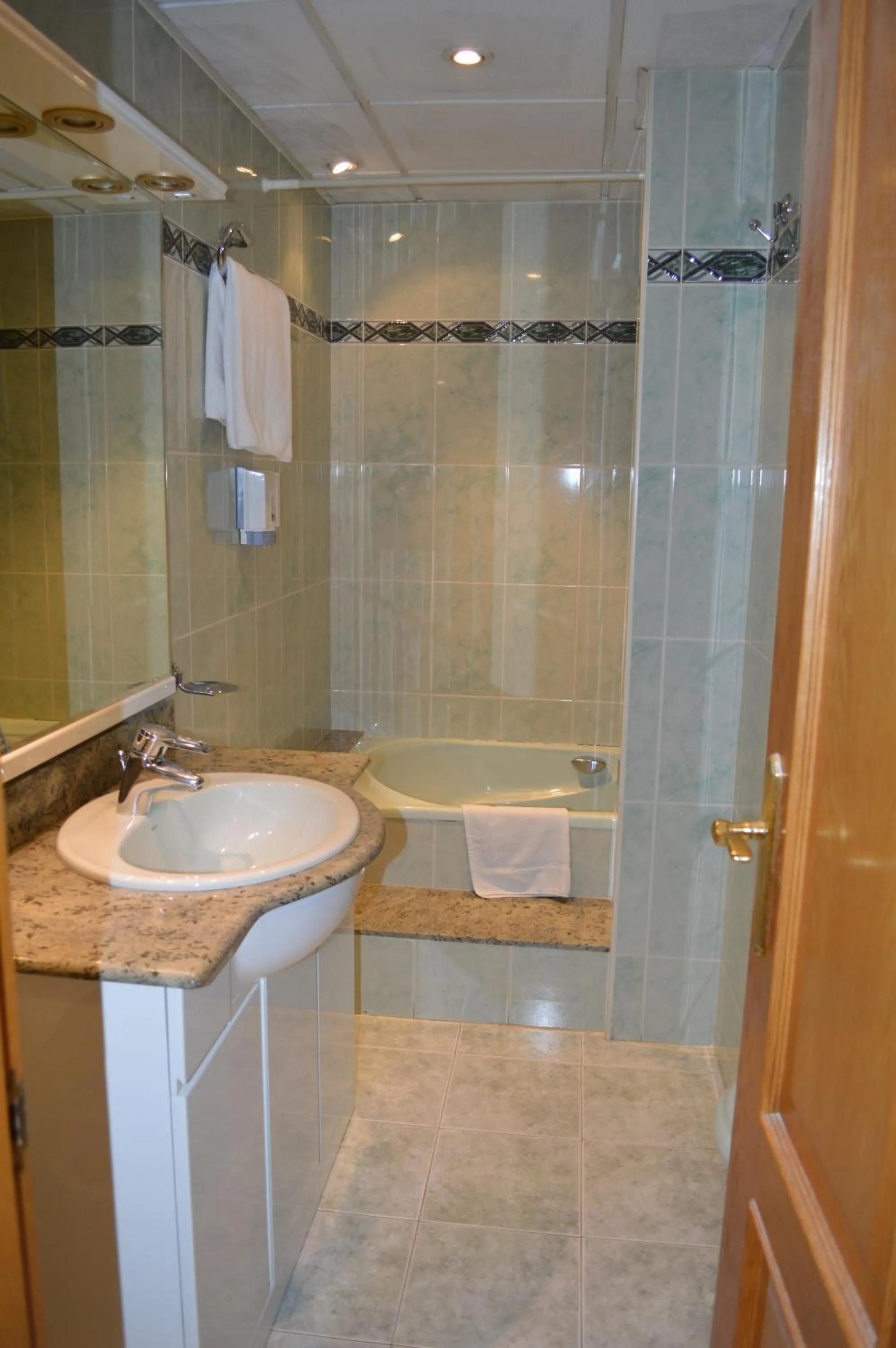 Bathroom in Hotel Don Pelayo