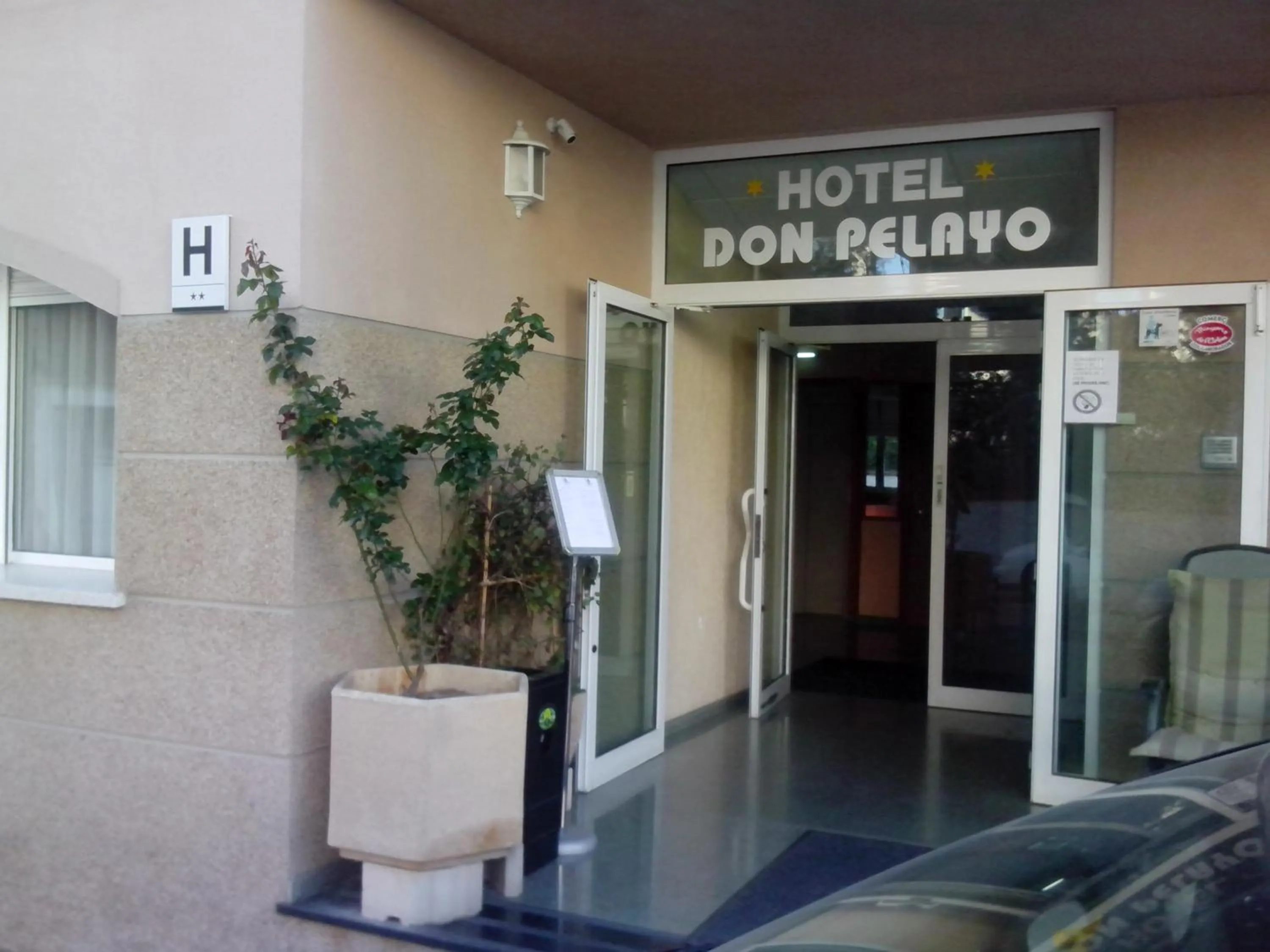 Property building in Hotel Don Pelayo