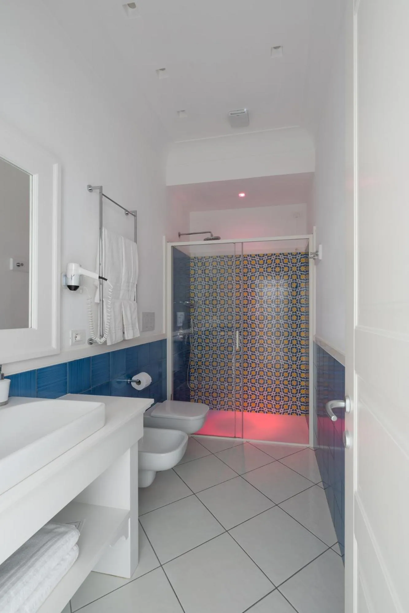 Shower in Duomo Guest House - Stay in Sorrento