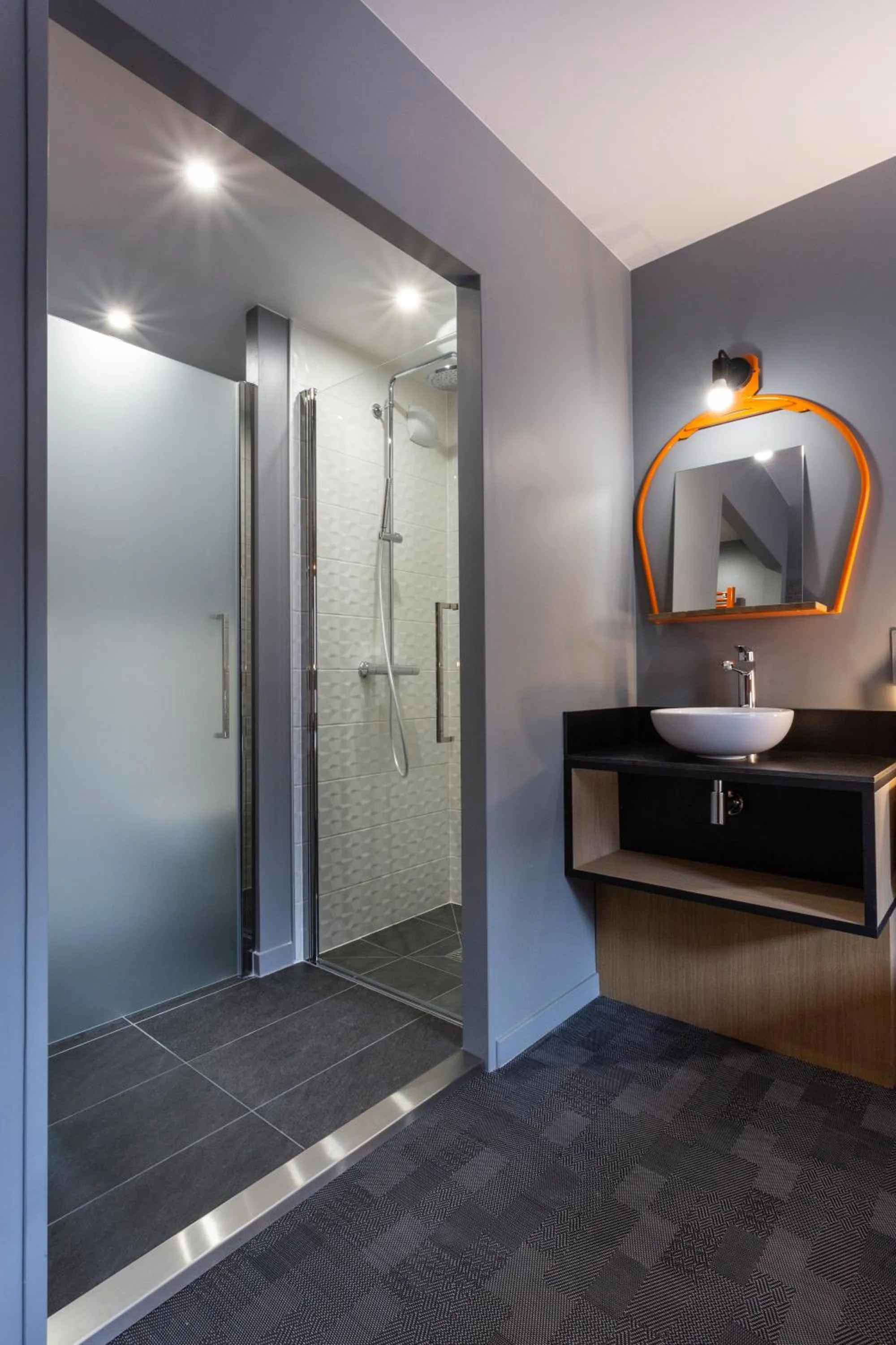 Shower in Hotel Base Camp Lodge - Bourg Saint Maurice