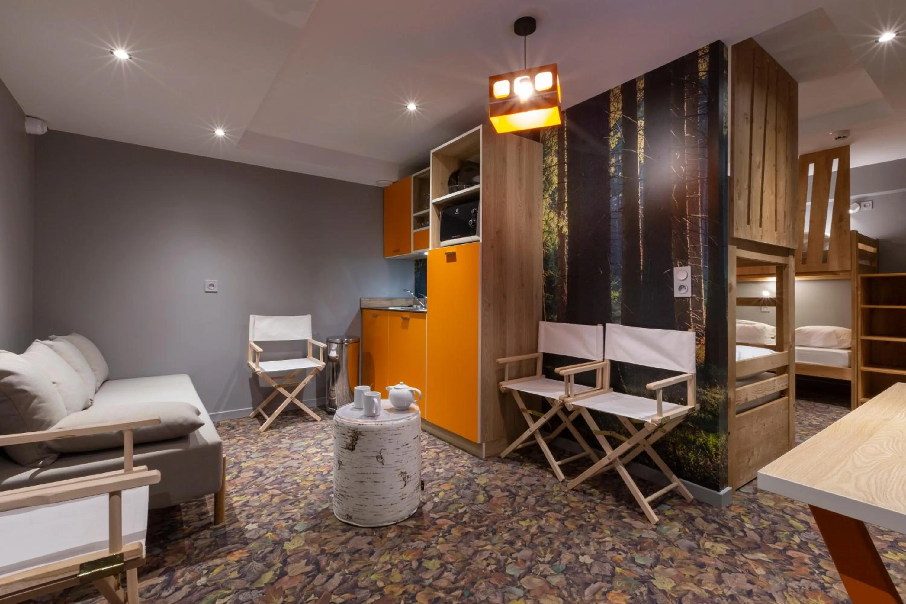 Seating area, Bed in Hotel Base Camp Lodge - Bourg Saint Maurice