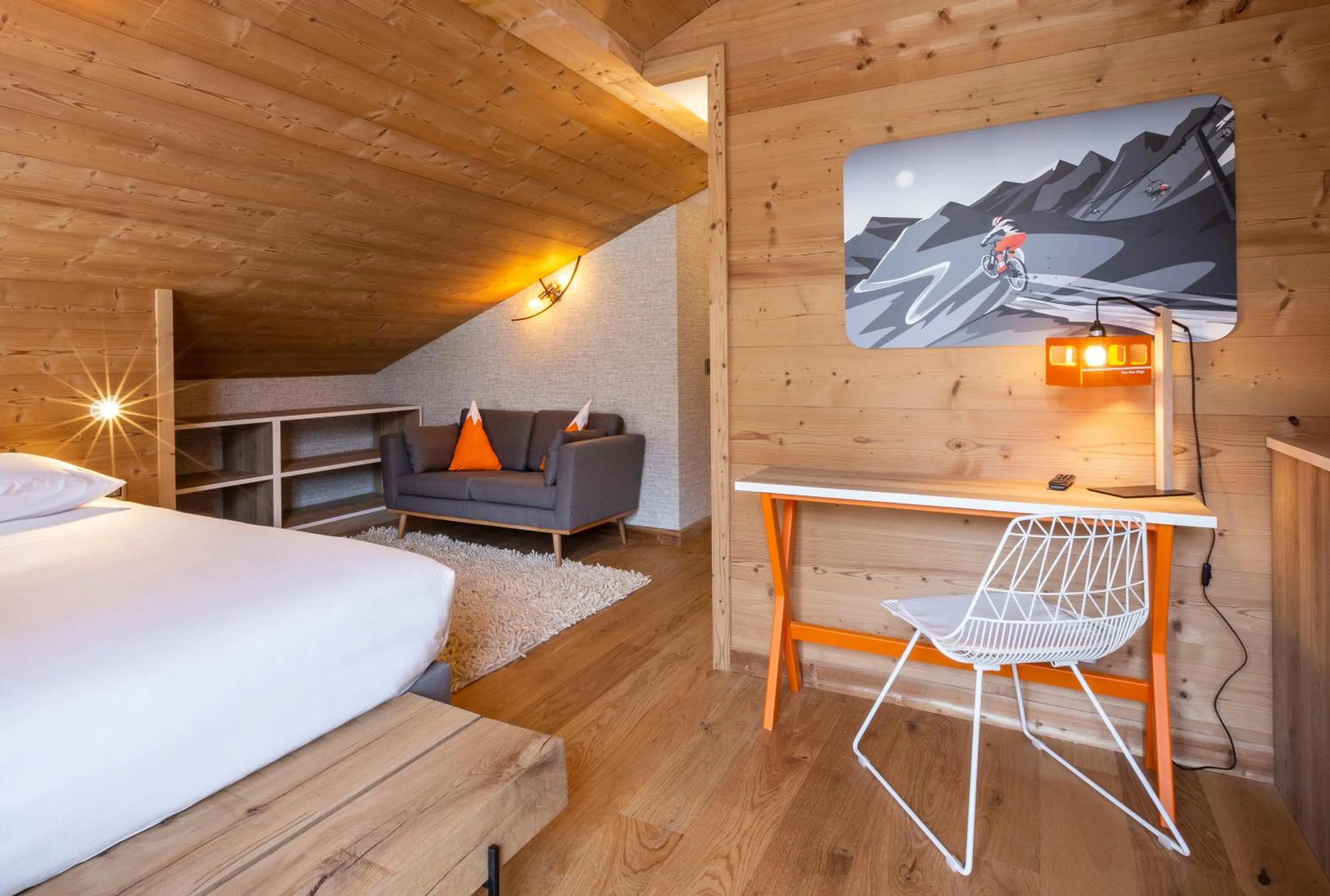 Seating area, Bed in Hotel Base Camp Lodge - Bourg Saint Maurice