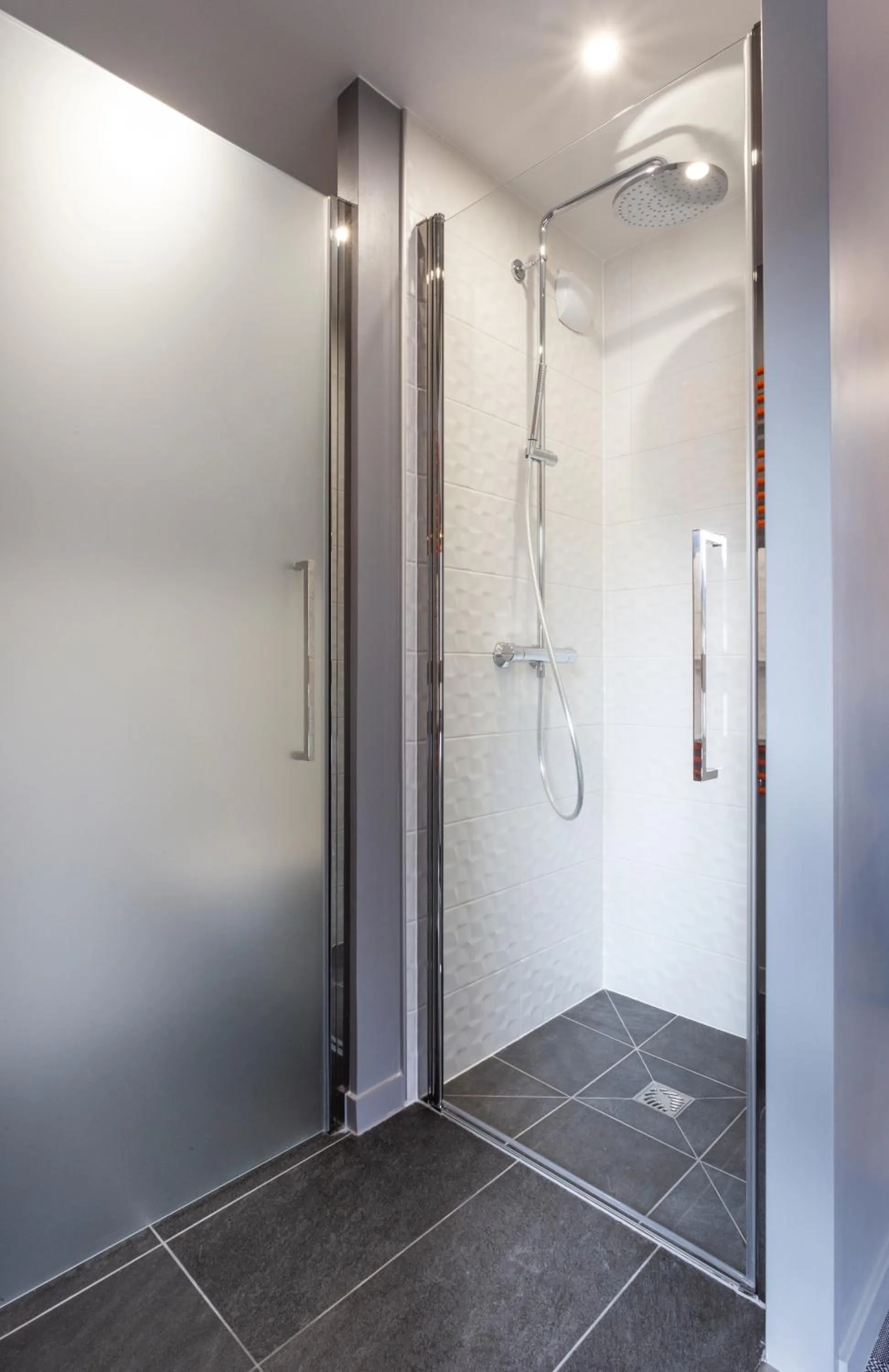 Shower in Hotel Base Camp Lodge - Bourg Saint Maurice