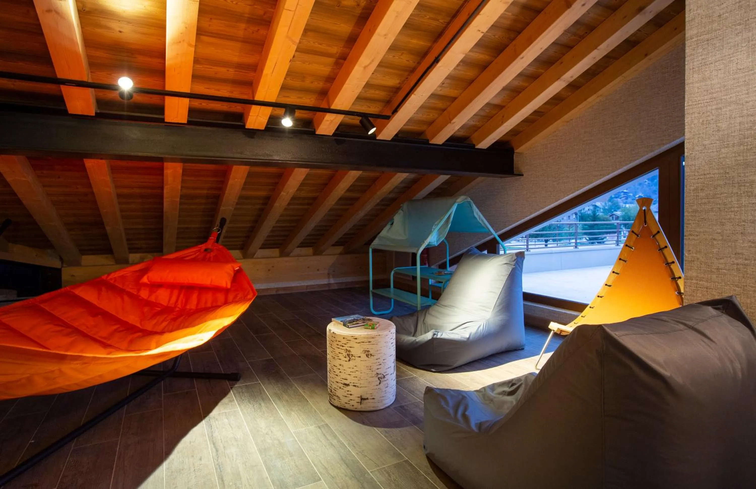 Seating area in Hotel Base Camp Lodge - Bourg Saint Maurice