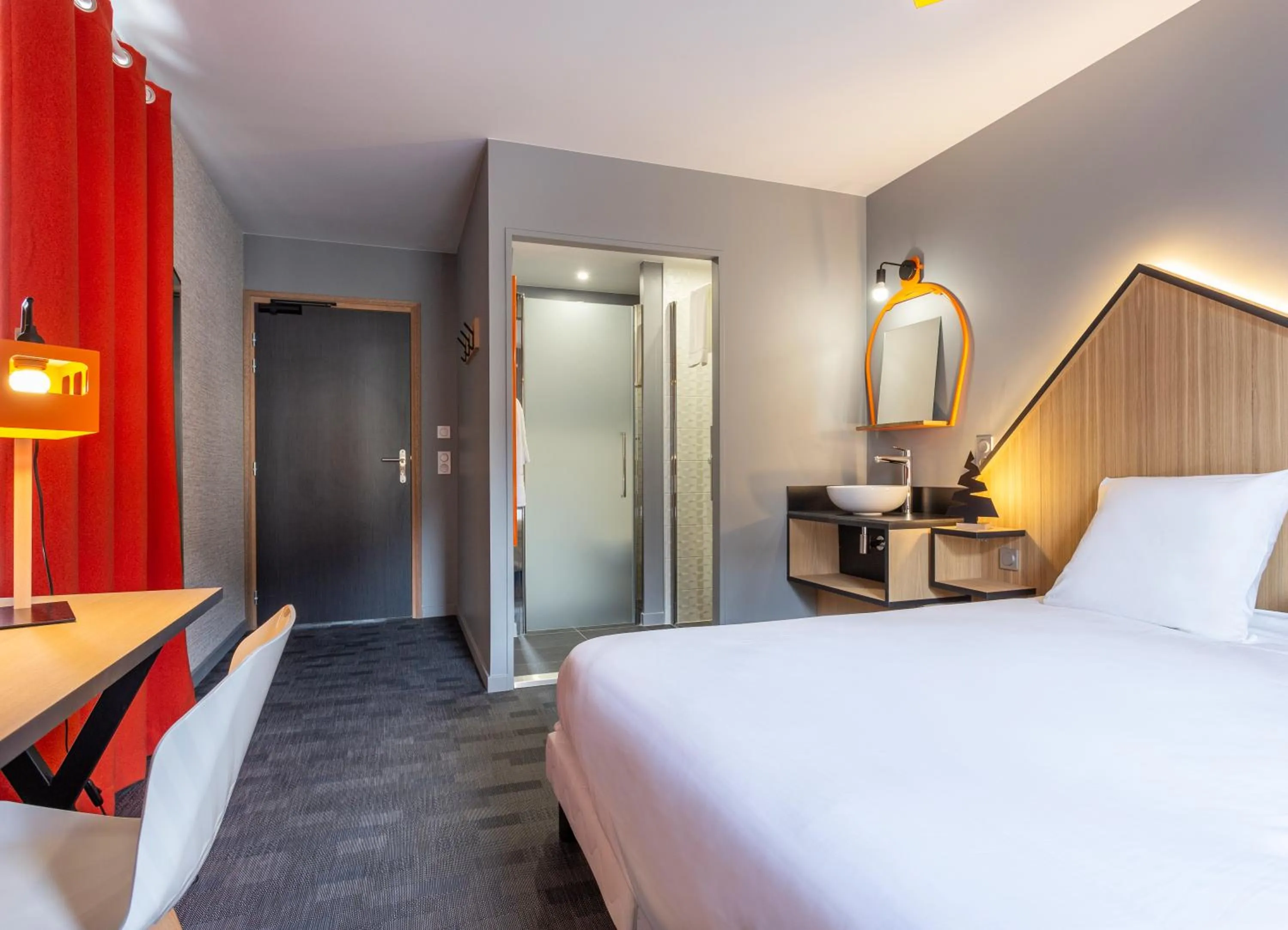 Bedroom, Bed in Hotel Base Camp Lodge - Bourg Saint Maurice