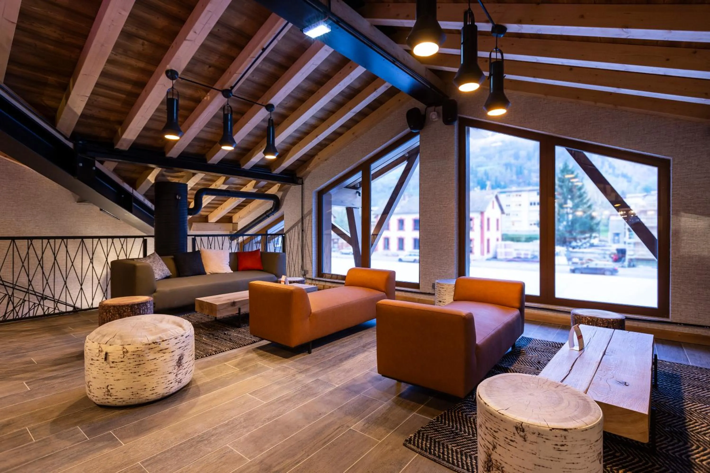 Library in Hotel Base Camp Lodge - Bourg Saint Maurice